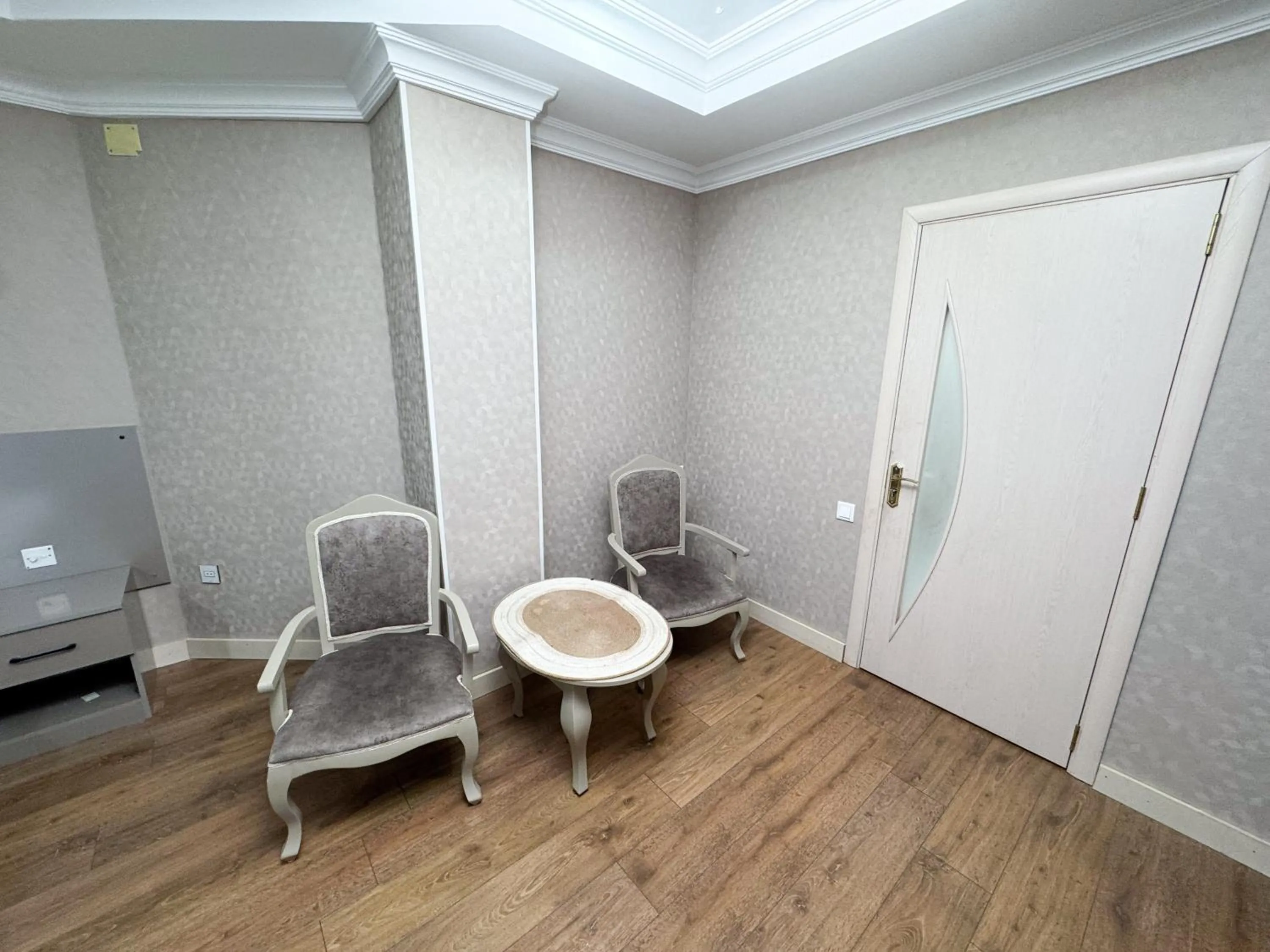 Seating area in Consul Hotel