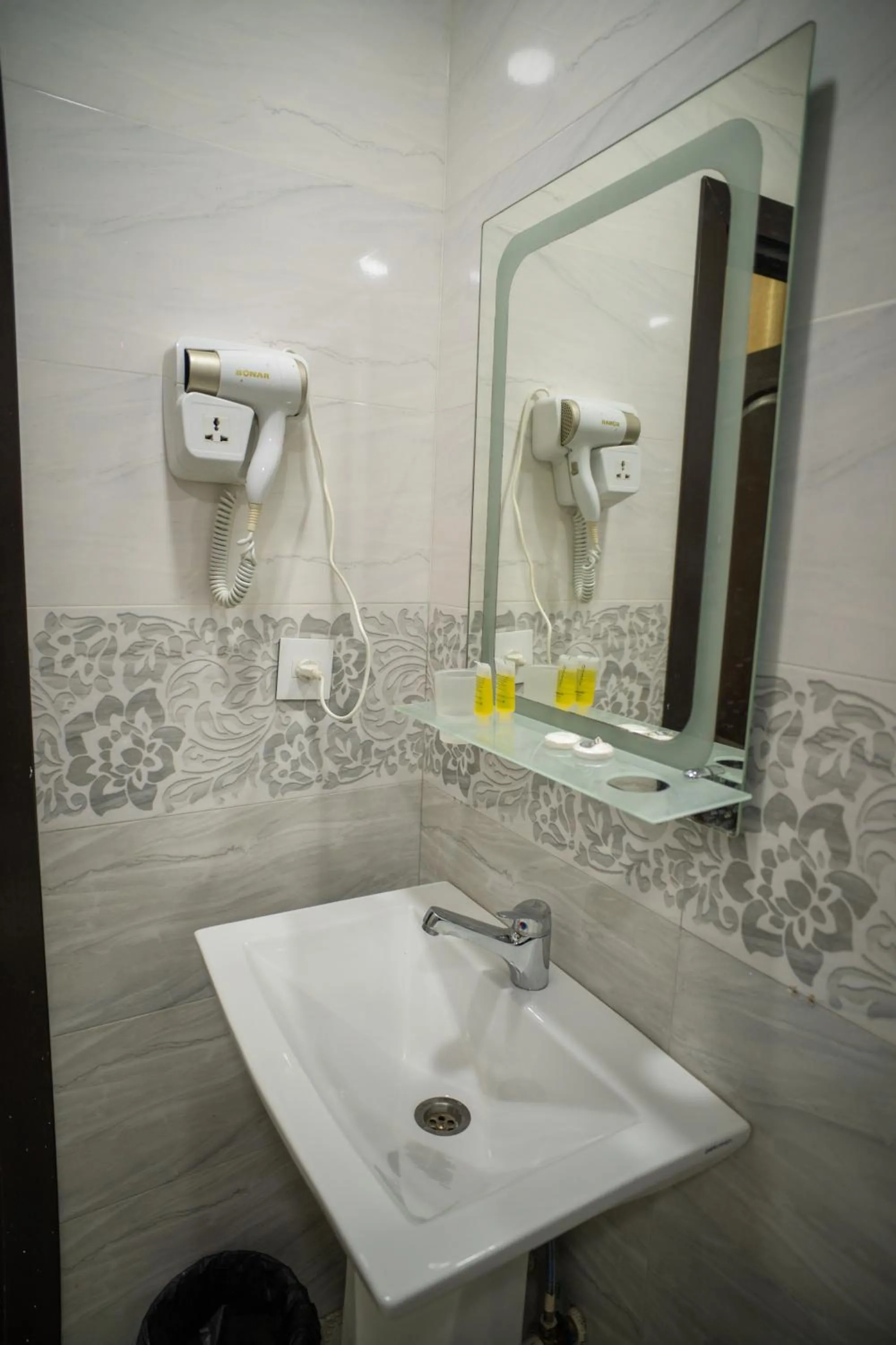 Bathroom in Consul Hotel