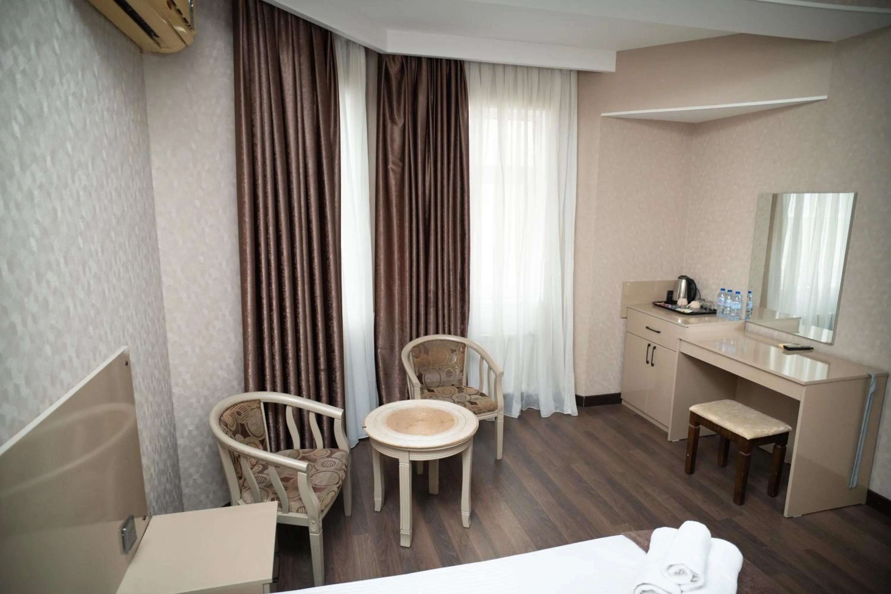 Coffee/tea facilities in Consul Hotel