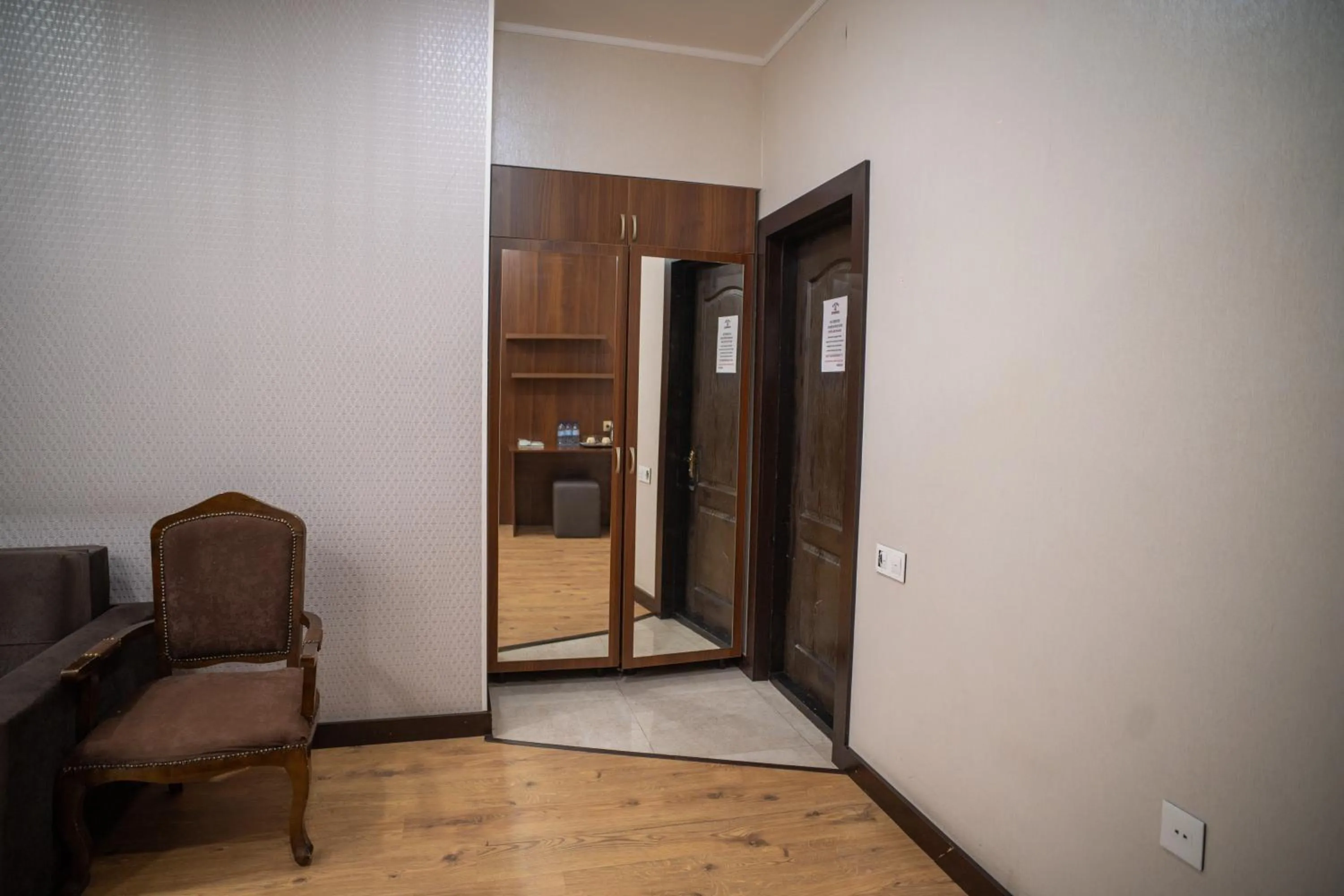 Living room in Consul Hotel