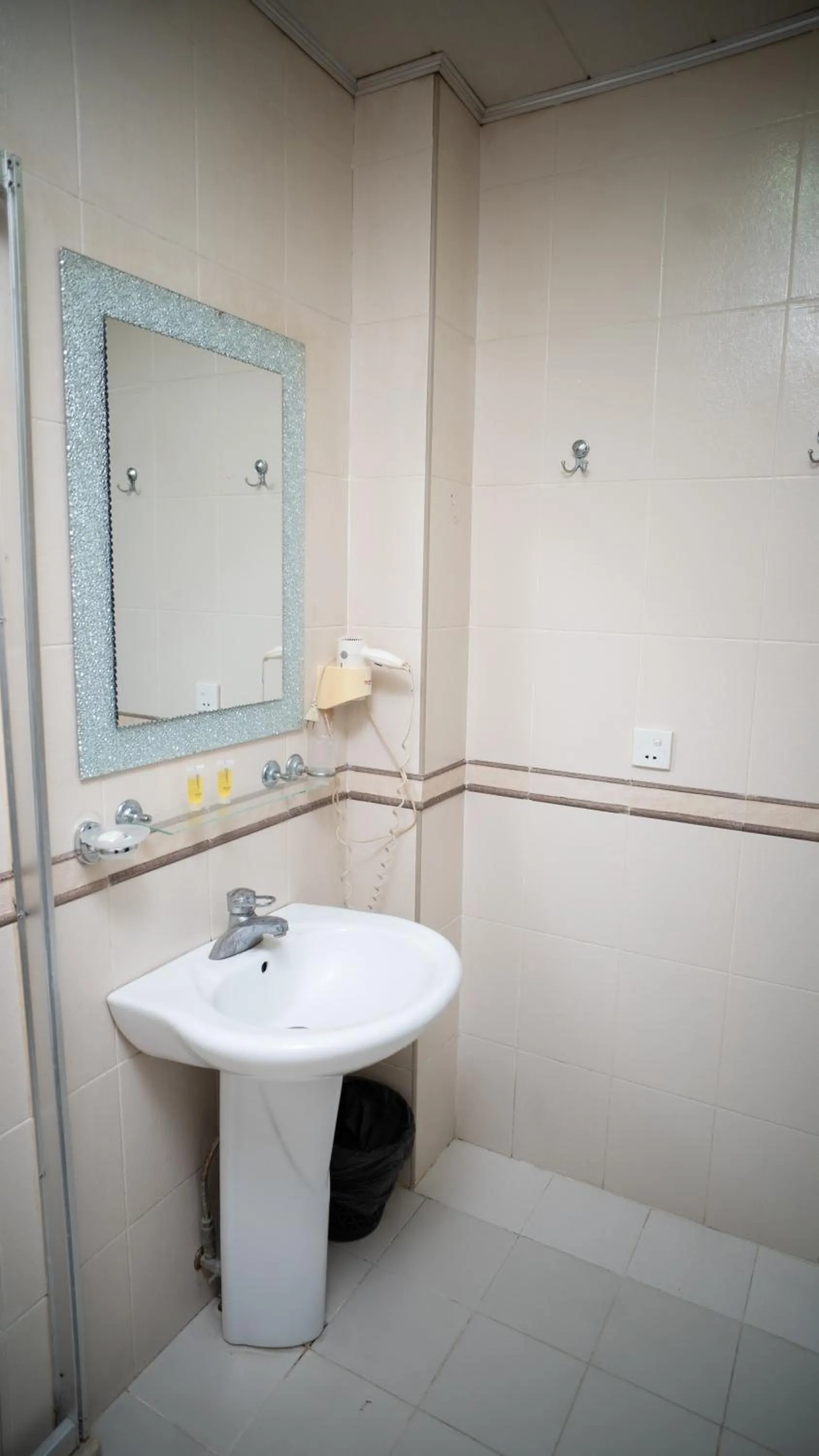 Shower in Consul Hotel