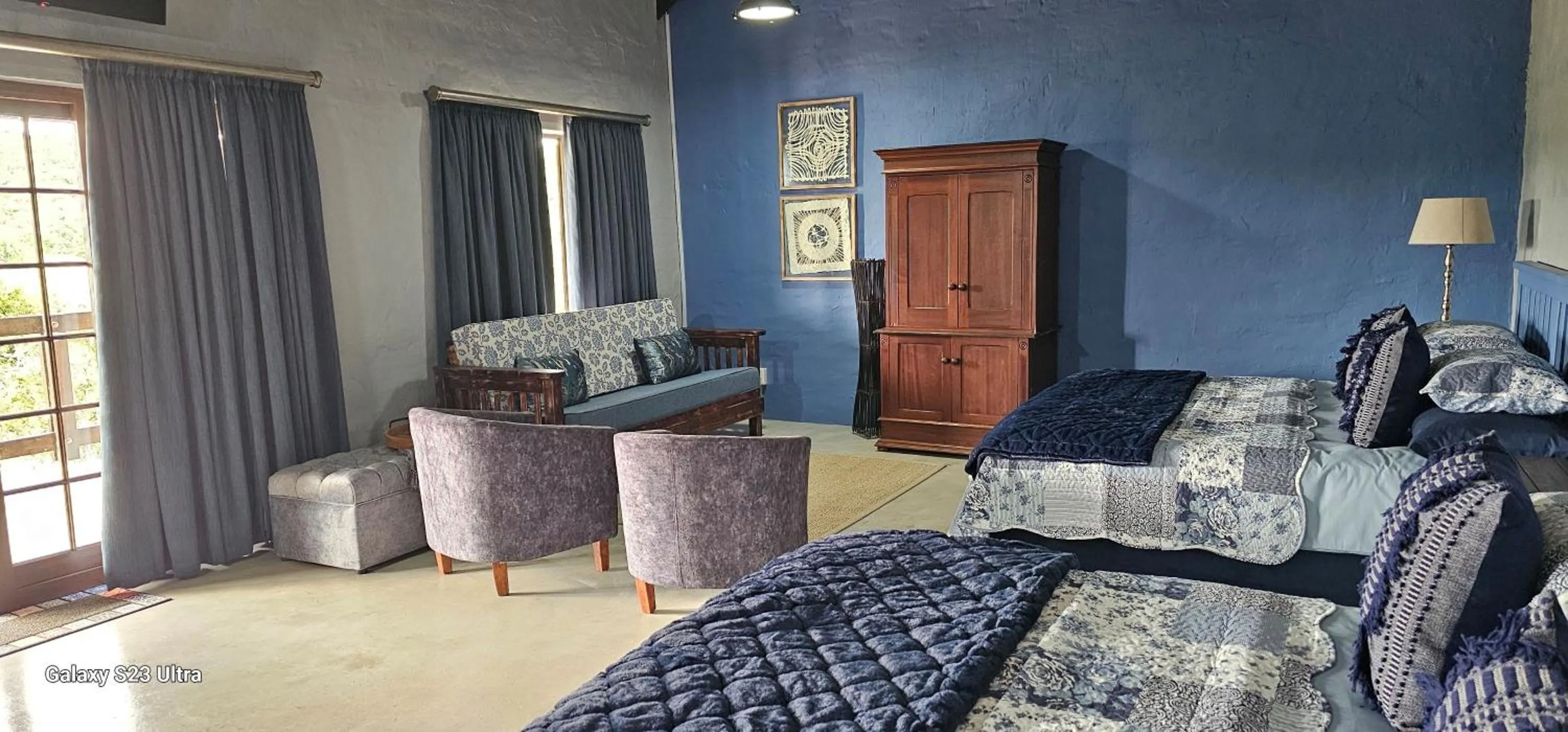 Seating area, Bed in Valley Bushveld Country Lodge