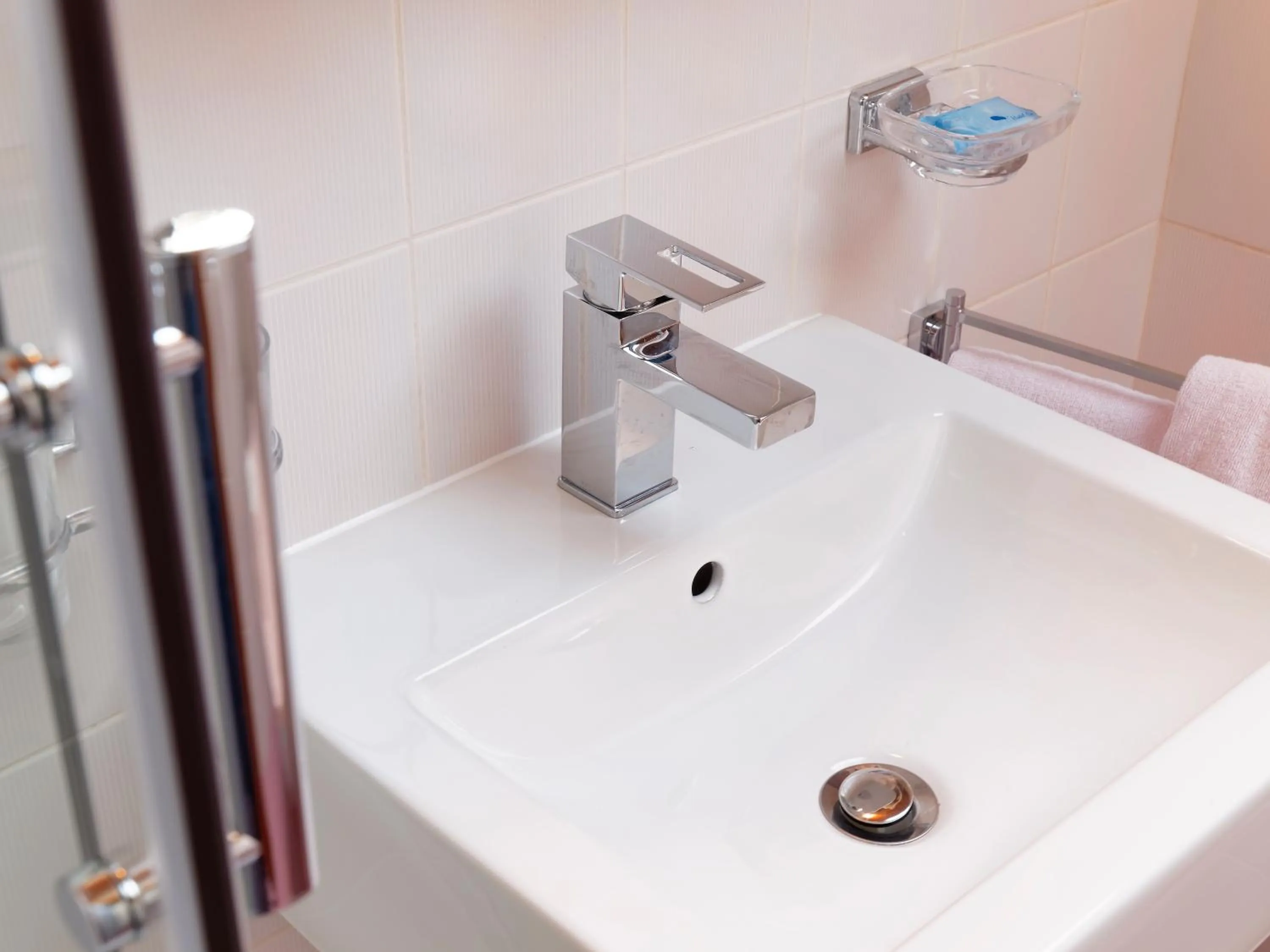Toilet in Hôtel la Suite