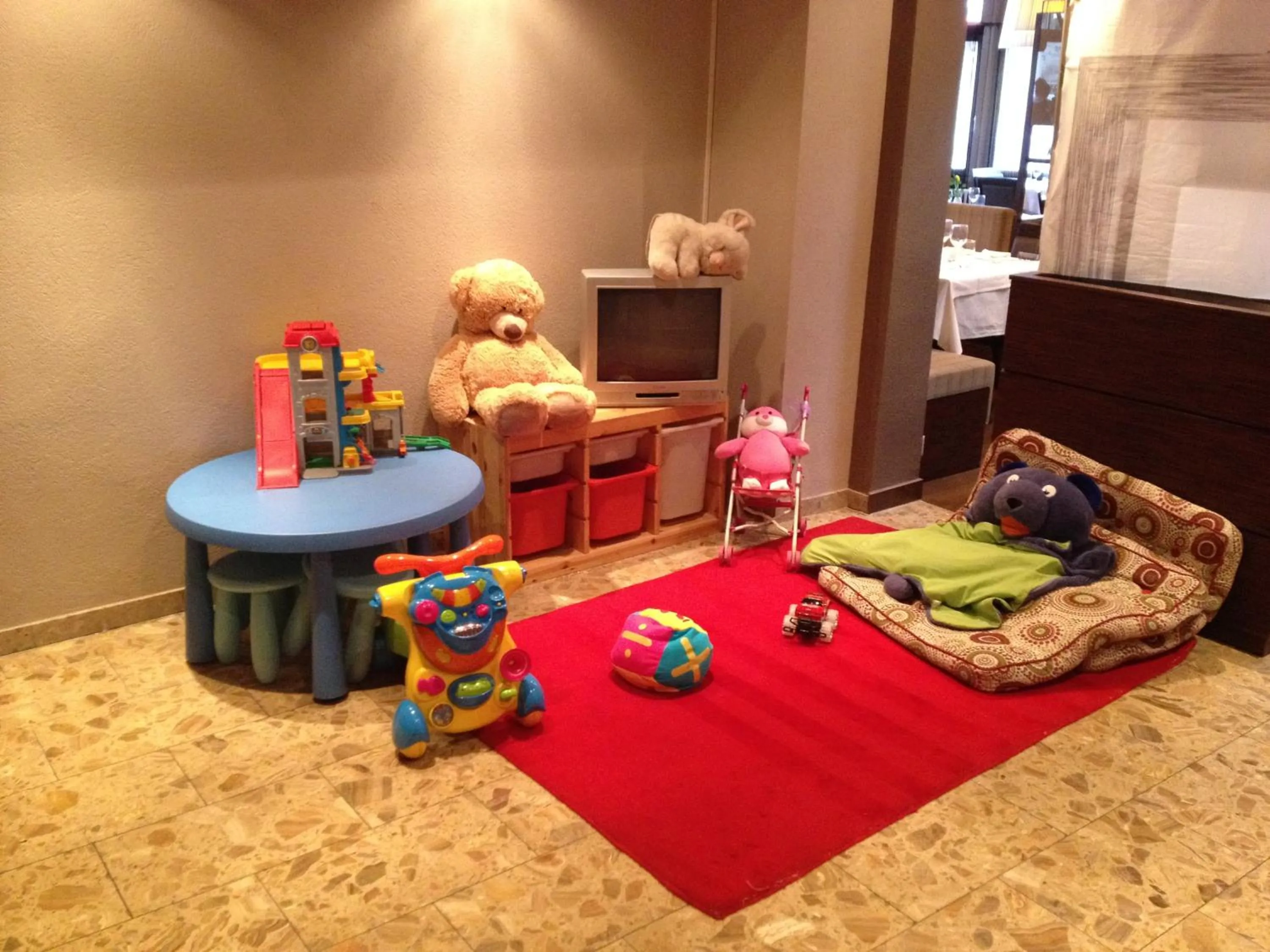 Children play ground in Hôtel la Suite