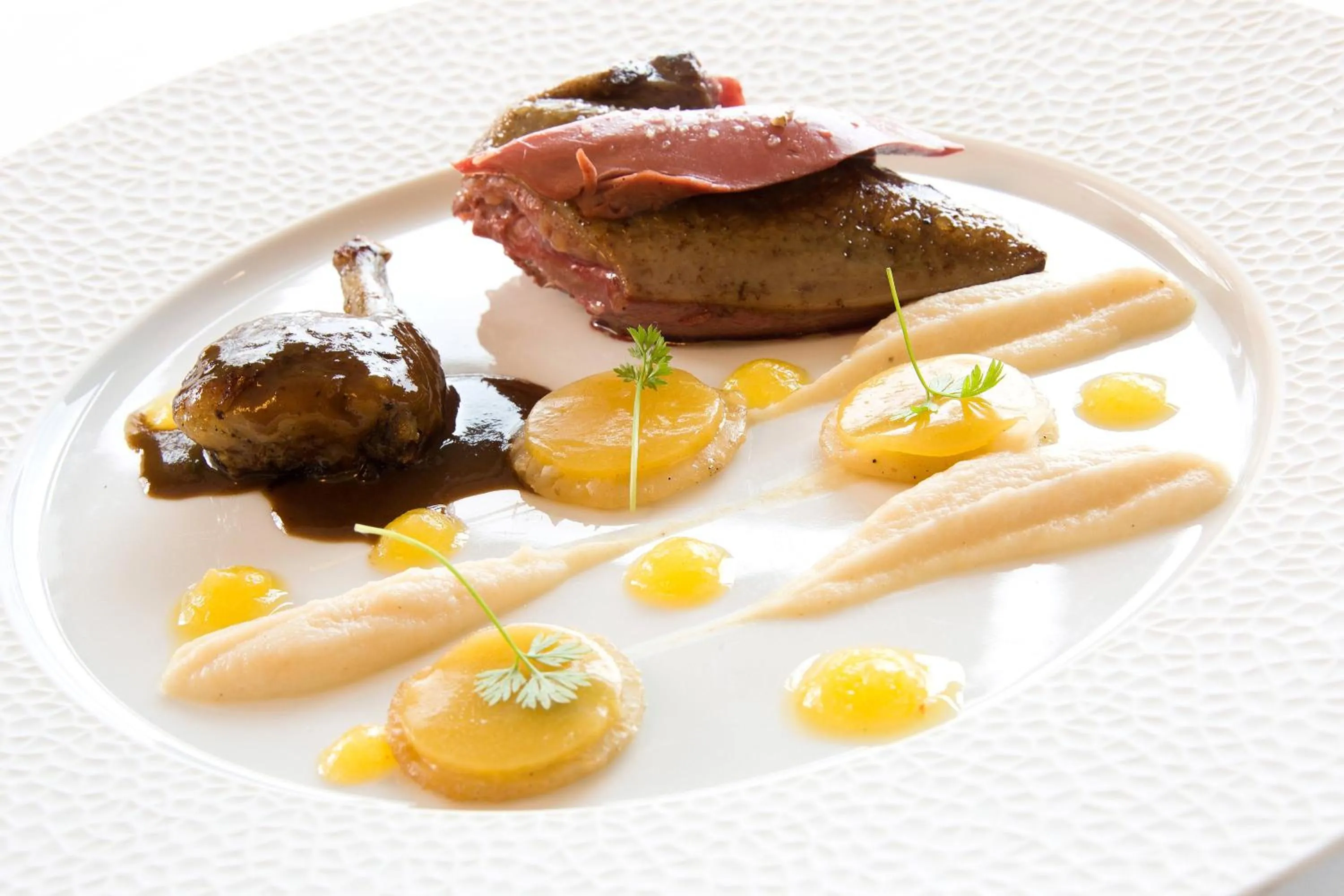 Food and drinks in Chateau Le Prieuré Saumur - La Maison Younan