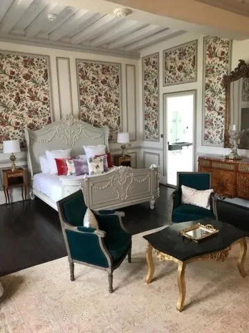 Chateau Le Prieuré Saumur - La Maison Younan