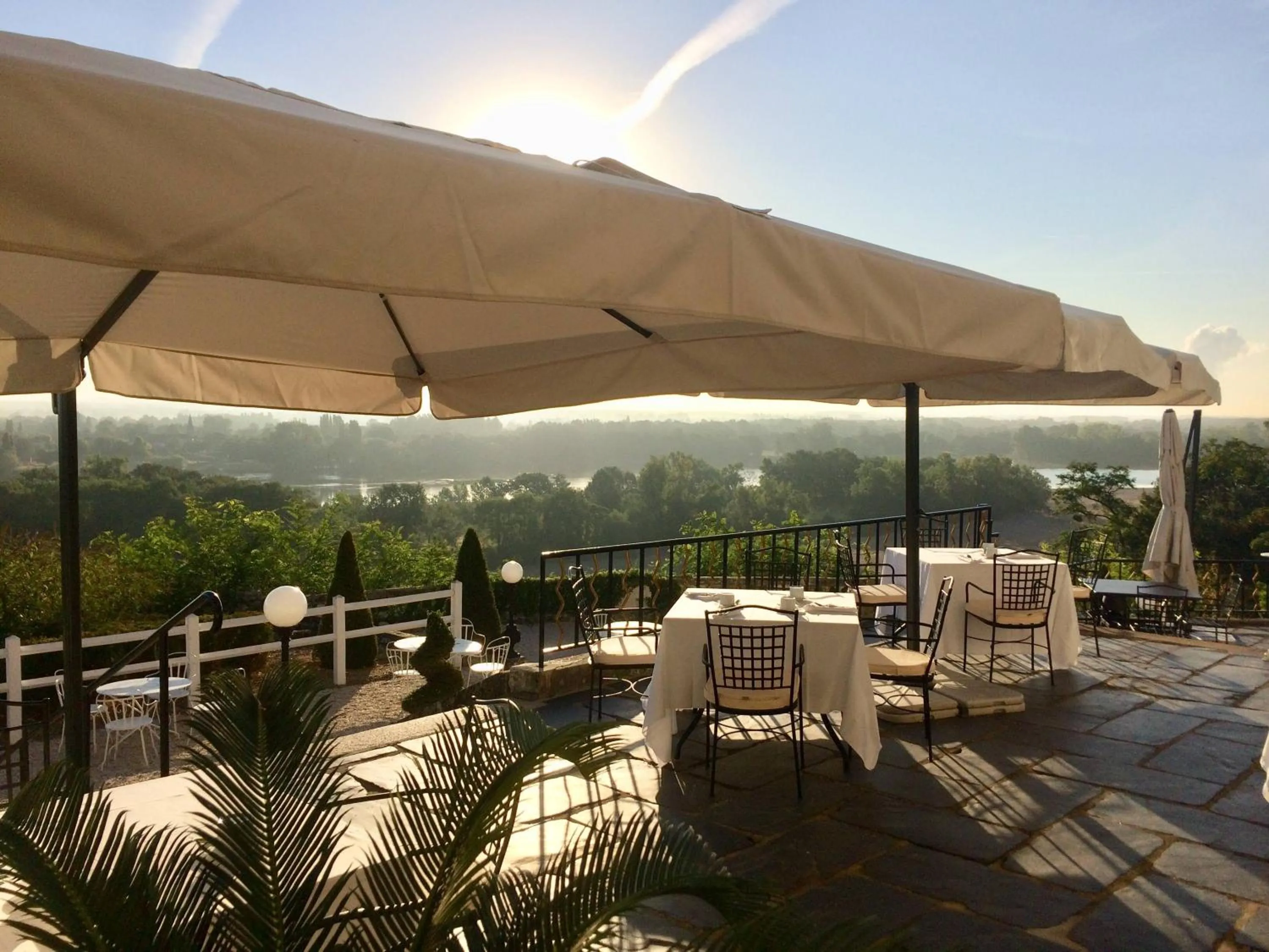 Patio in Chateau Le Prieuré Saumur - La Maison Younan