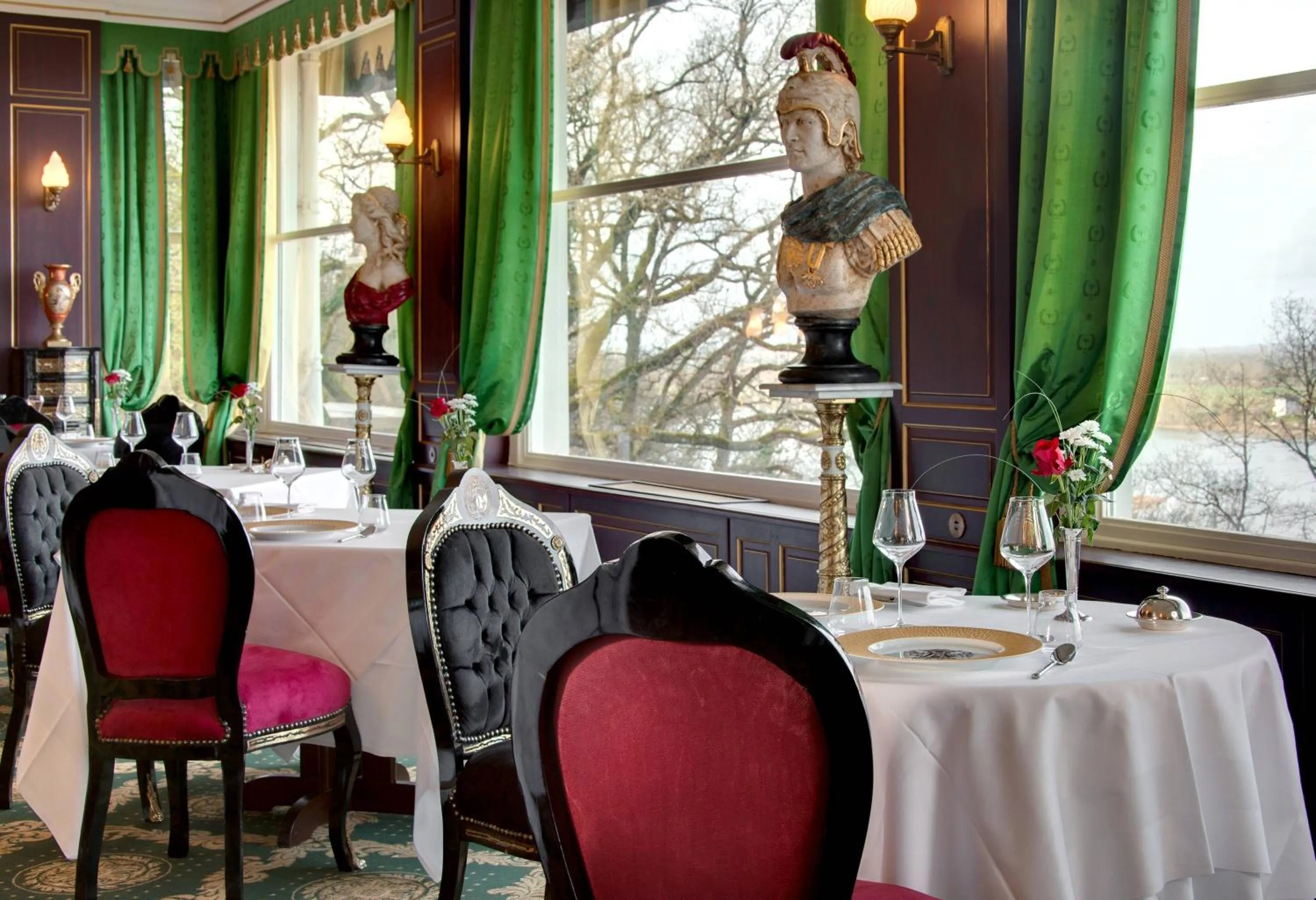 Restaurant/places to eat in Chateau Le Prieuré Saumur - La Maison Younan