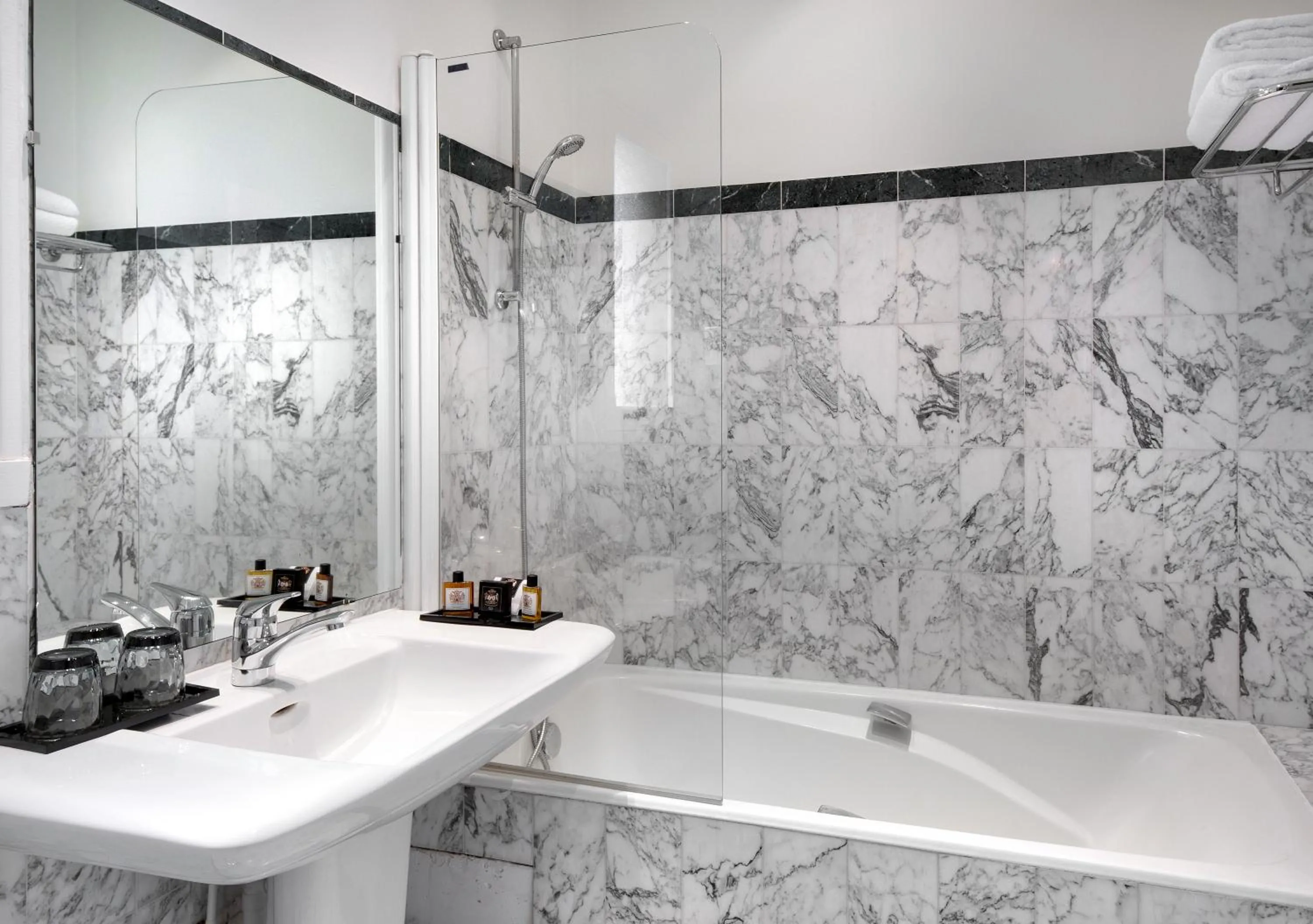 Bathroom in Chateau Le Prieuré Saumur - La Maison Younan