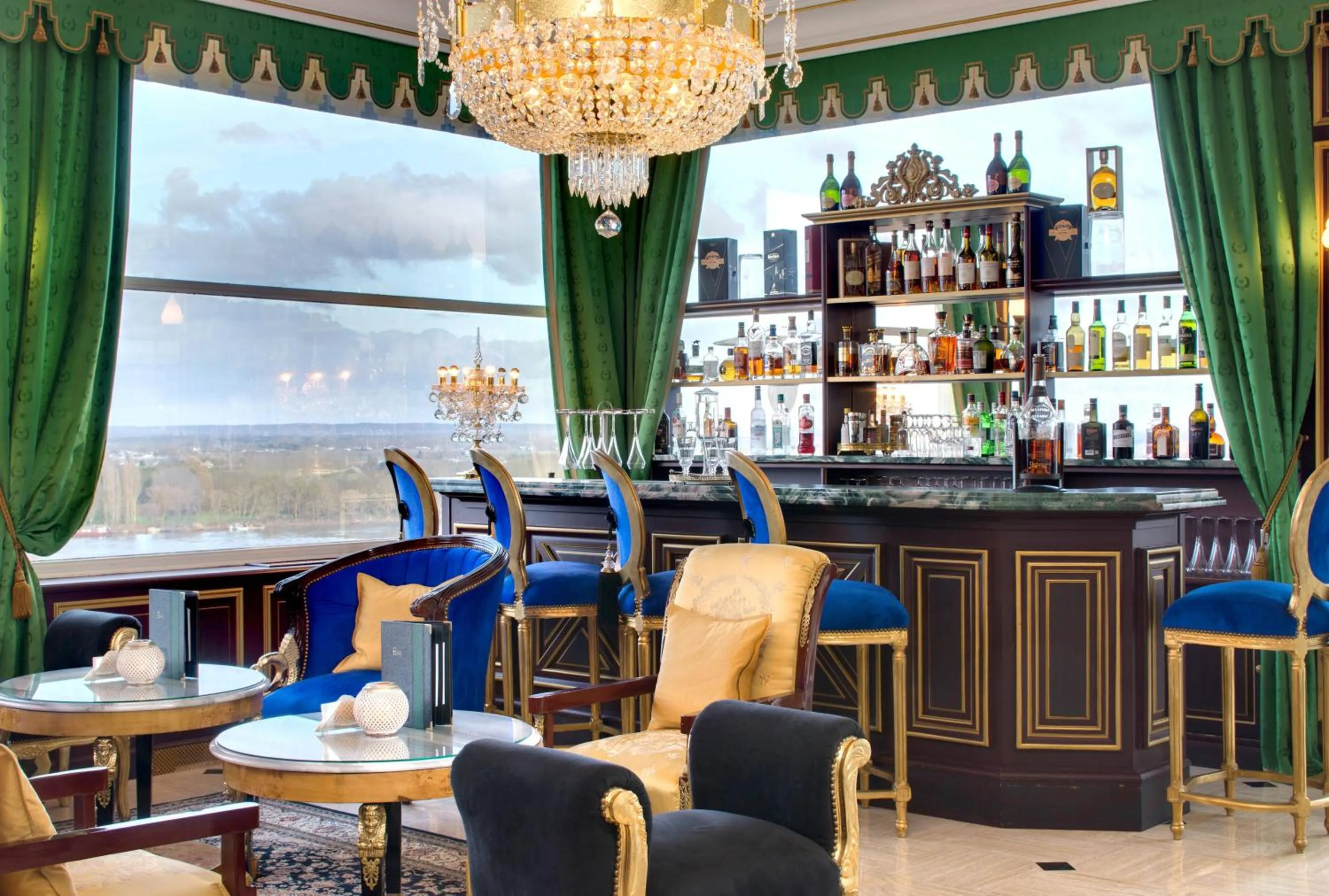 Restaurant/places to eat in Chateau Le Prieuré Saumur - La Maison Younan