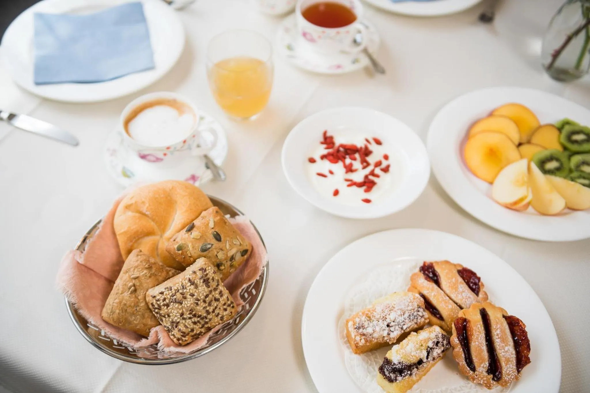 Continental breakfast in Sporthotel Exclusive