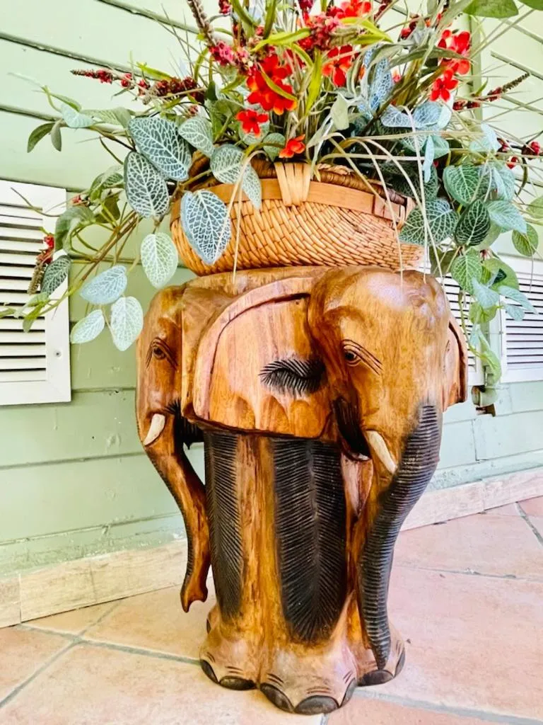 Decorative detail in Out of Africa Resort