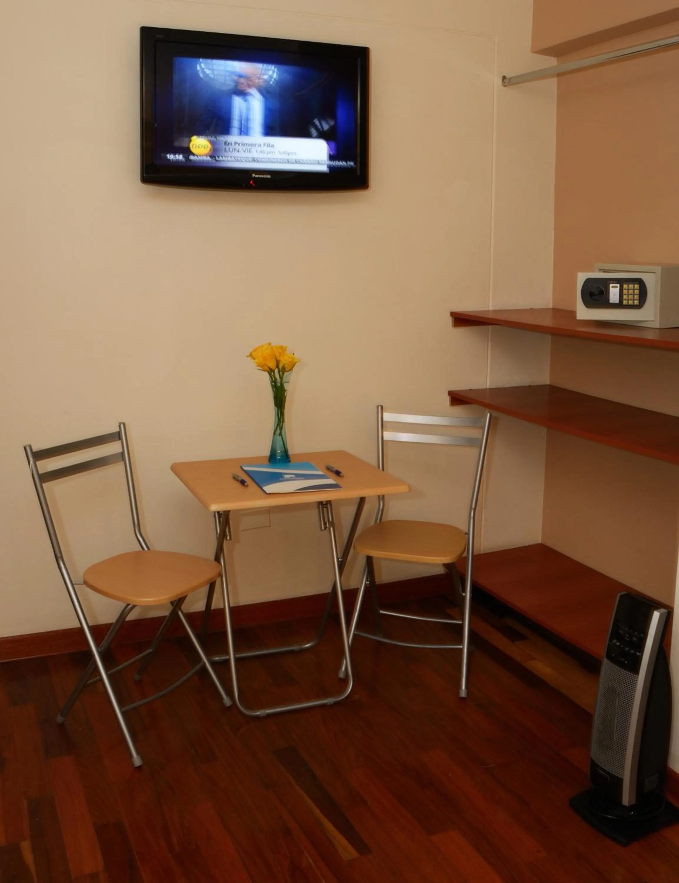 Seating area in Kapac Inn Hotel