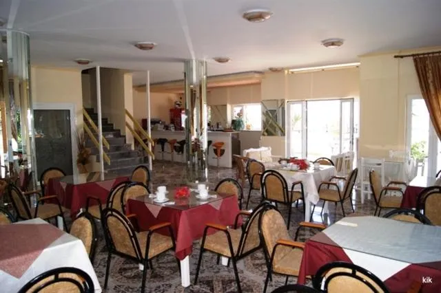 Restaurant/places to eat in Ariadni Hotel Arvi by Estia