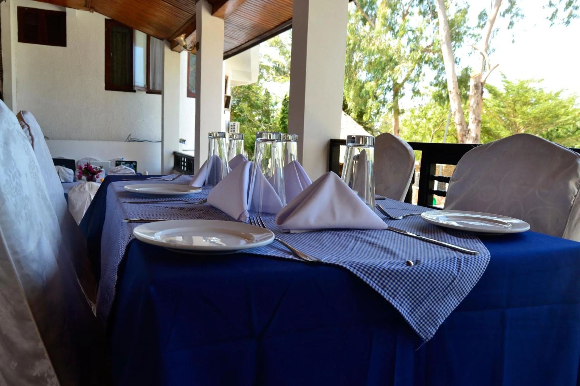 Restaurant/Places to Eat in Serene Hotel