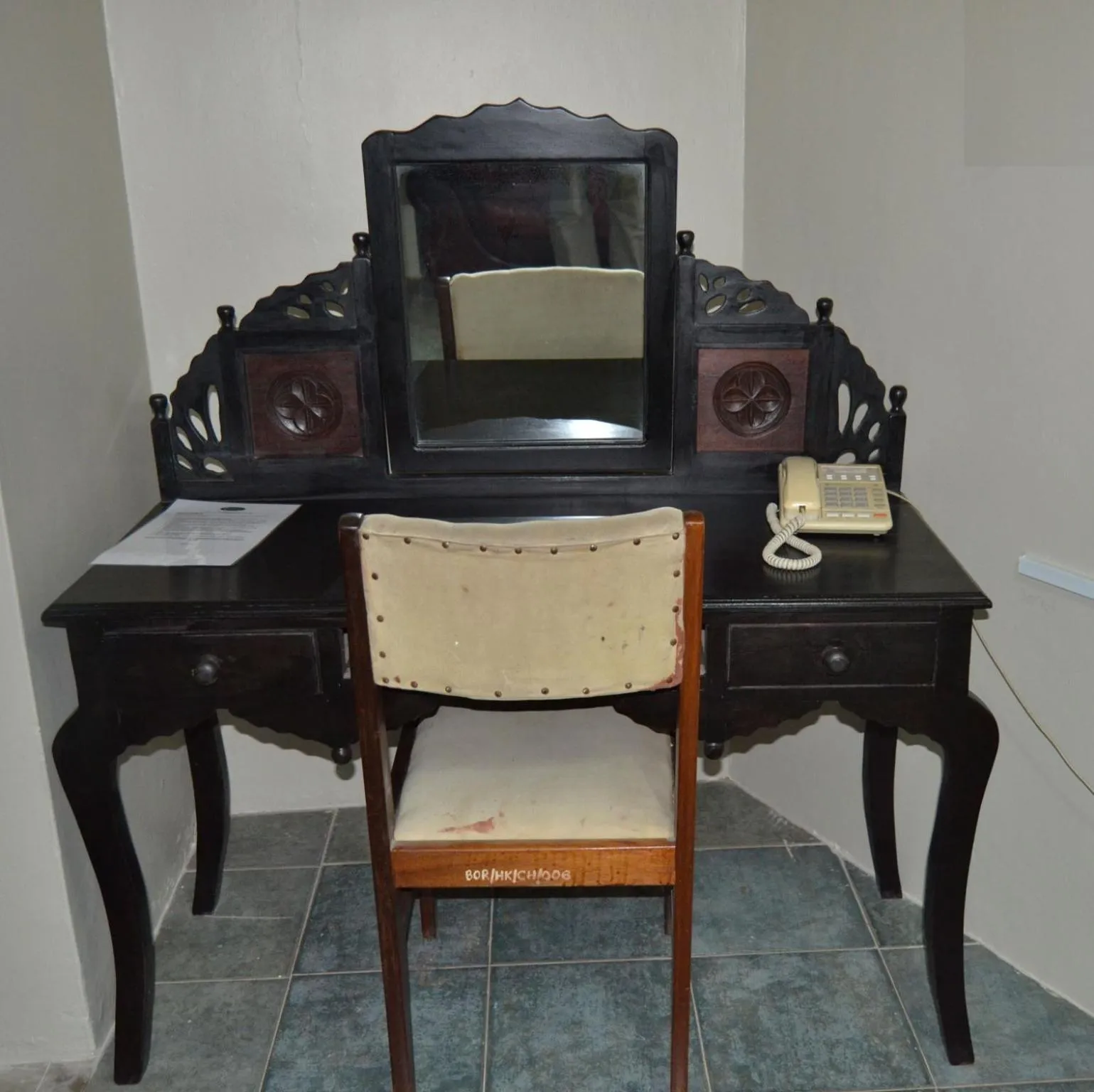 TV and multimedia, TV/Entertainment Center in Serene Hotel