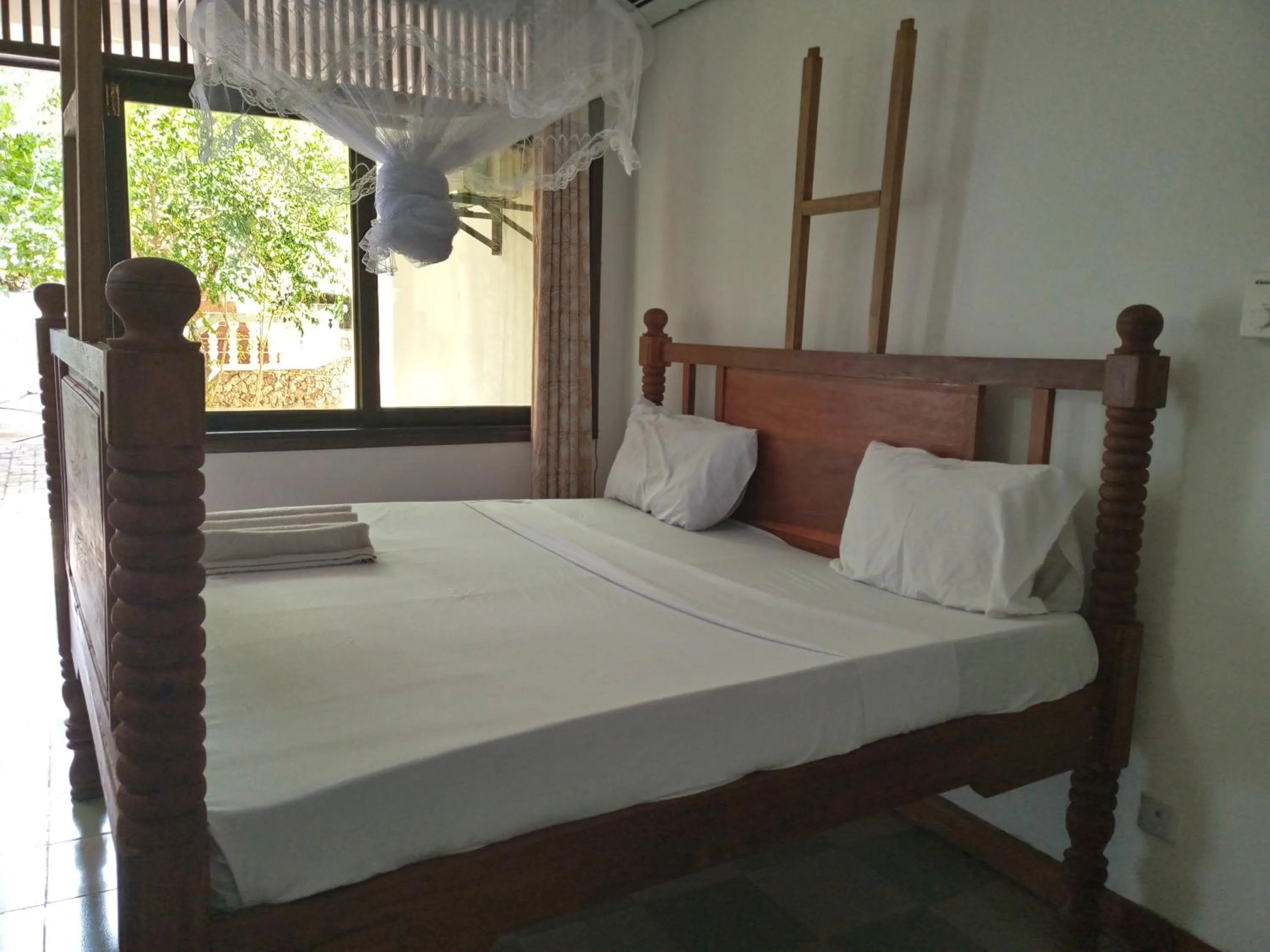 Bedroom, Bed in Serene Hotel