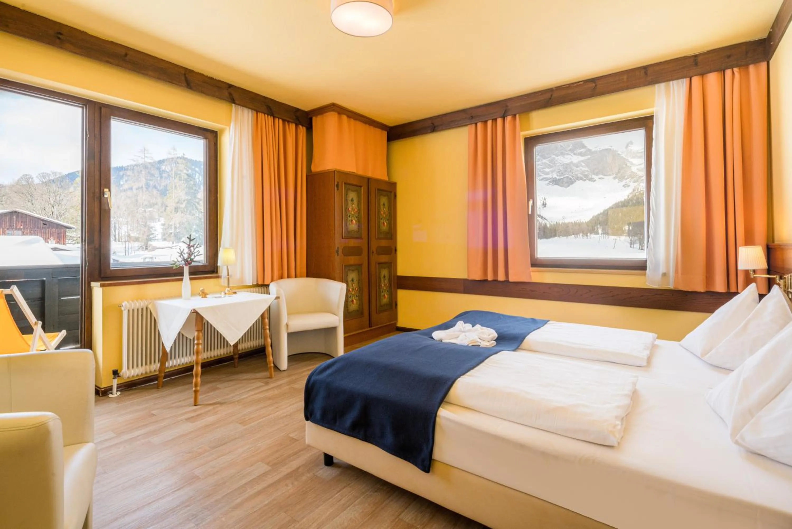 Photo of the whole room, Bed in Ferienhotel Knollhof