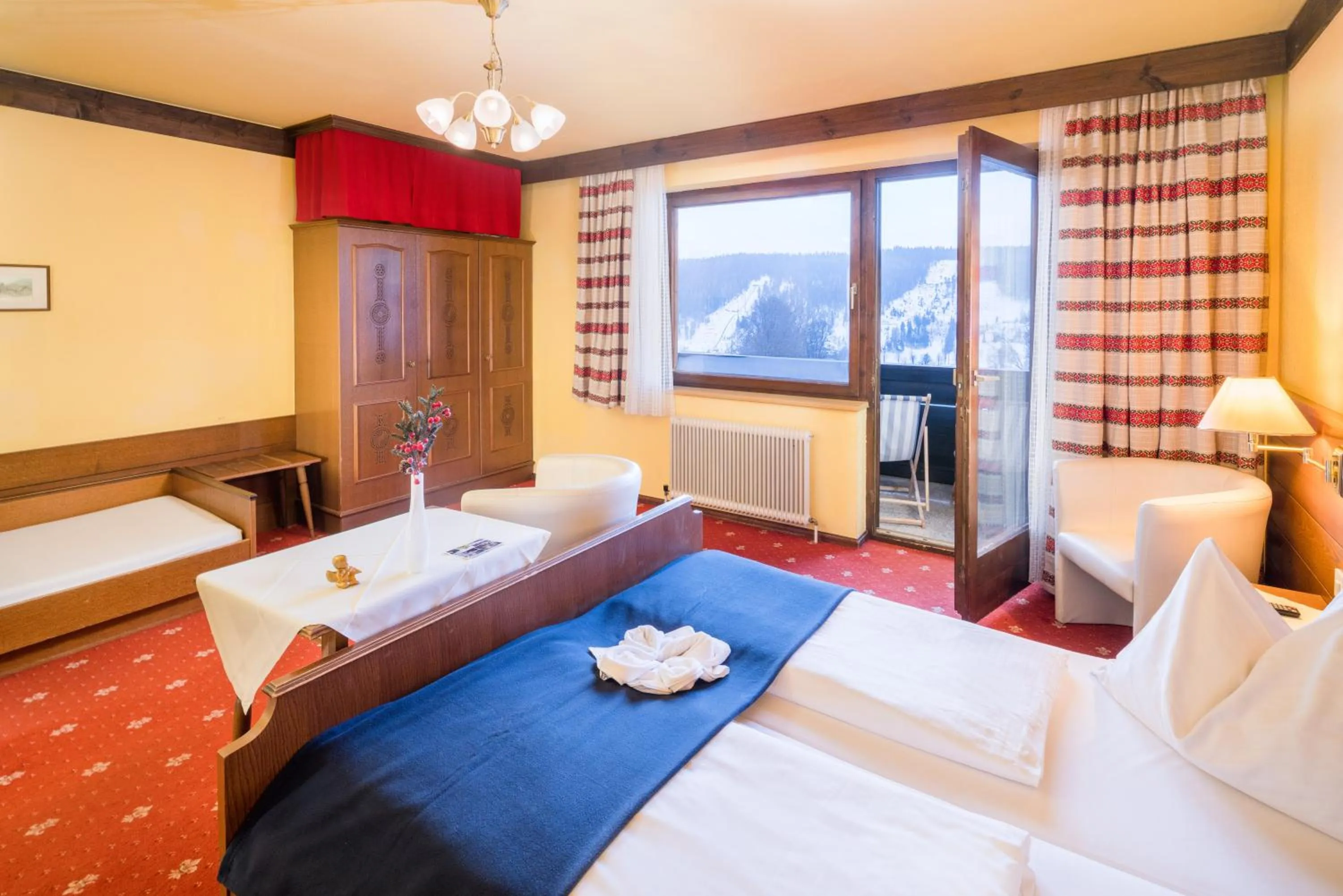 Photo of the whole room, Bed in Ferienhotel Knollhof