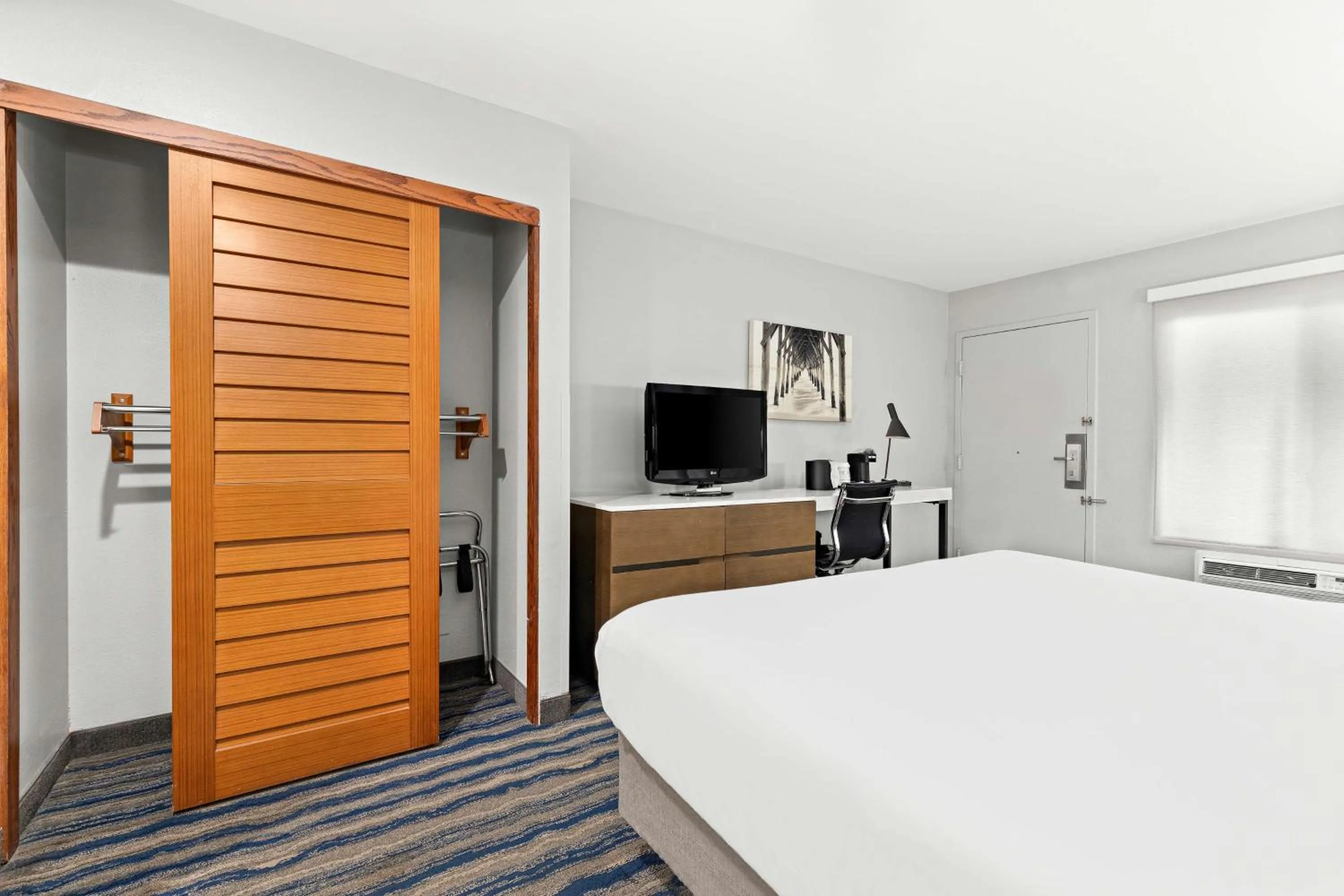 Bedroom, Bed in Best Western Chula Vista/Otay Valley Hotel