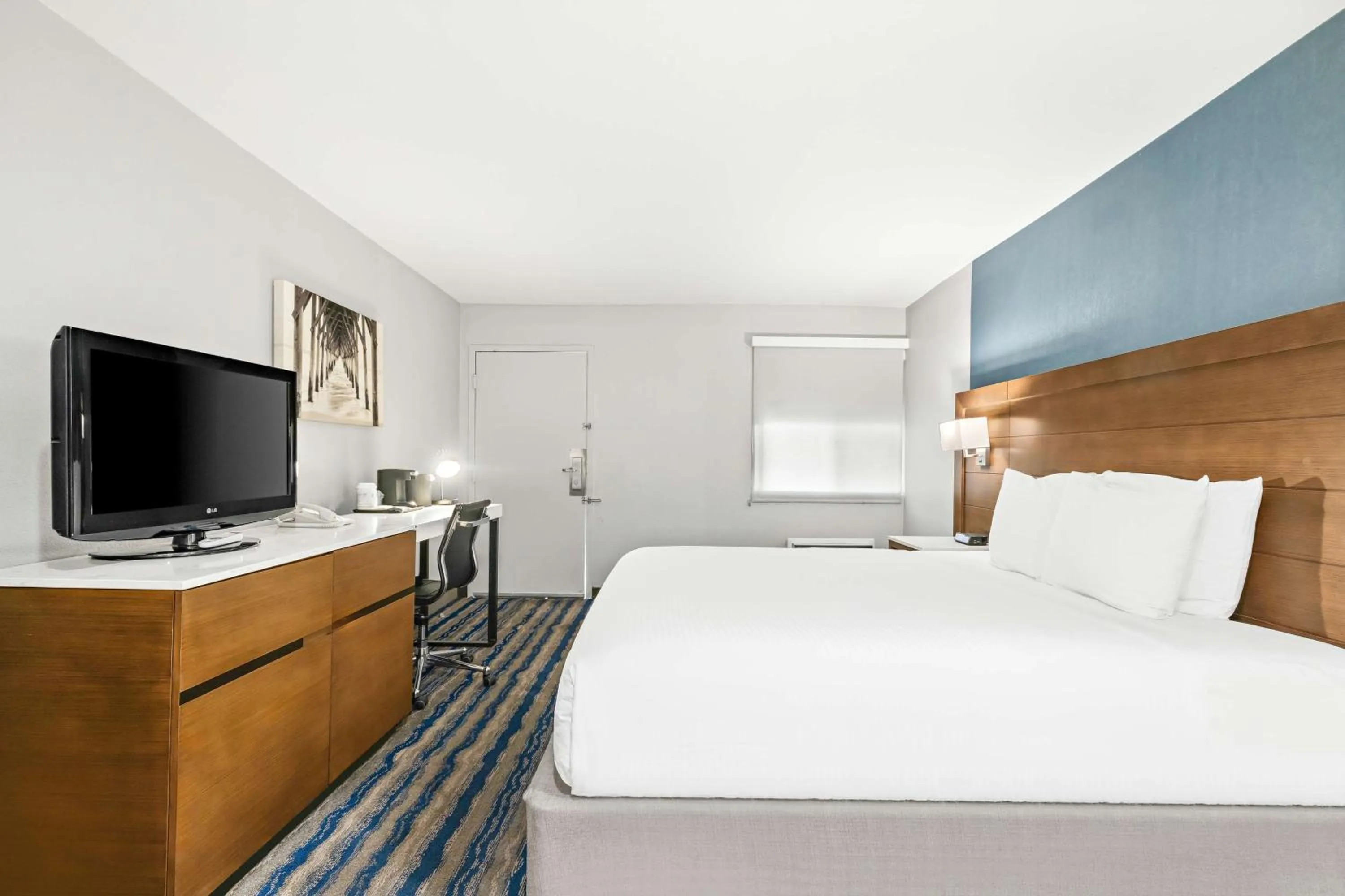 Bedroom, Bed in Best Western Chula Vista/Otay Valley Hotel