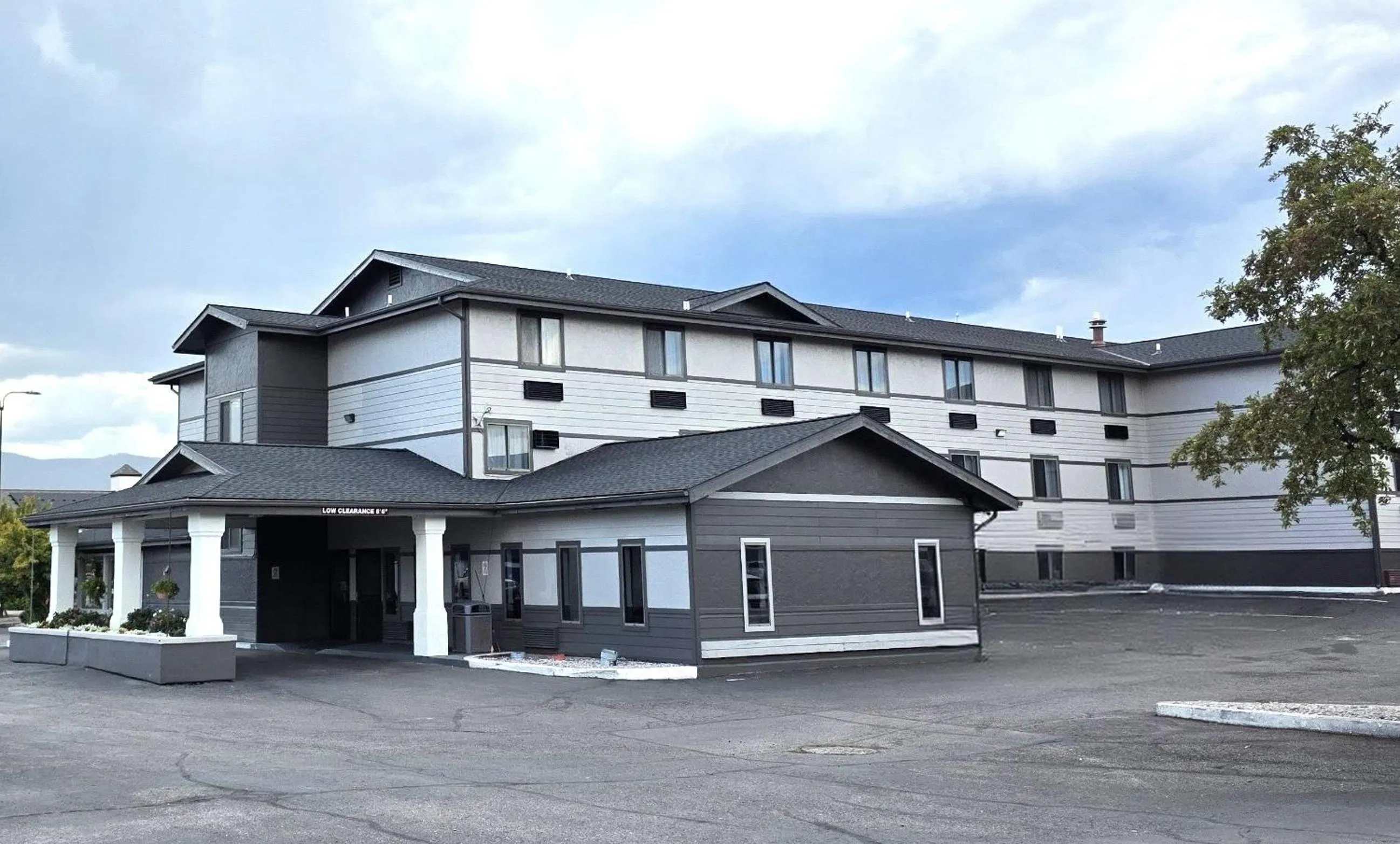 Property building in Big Sky Inn
