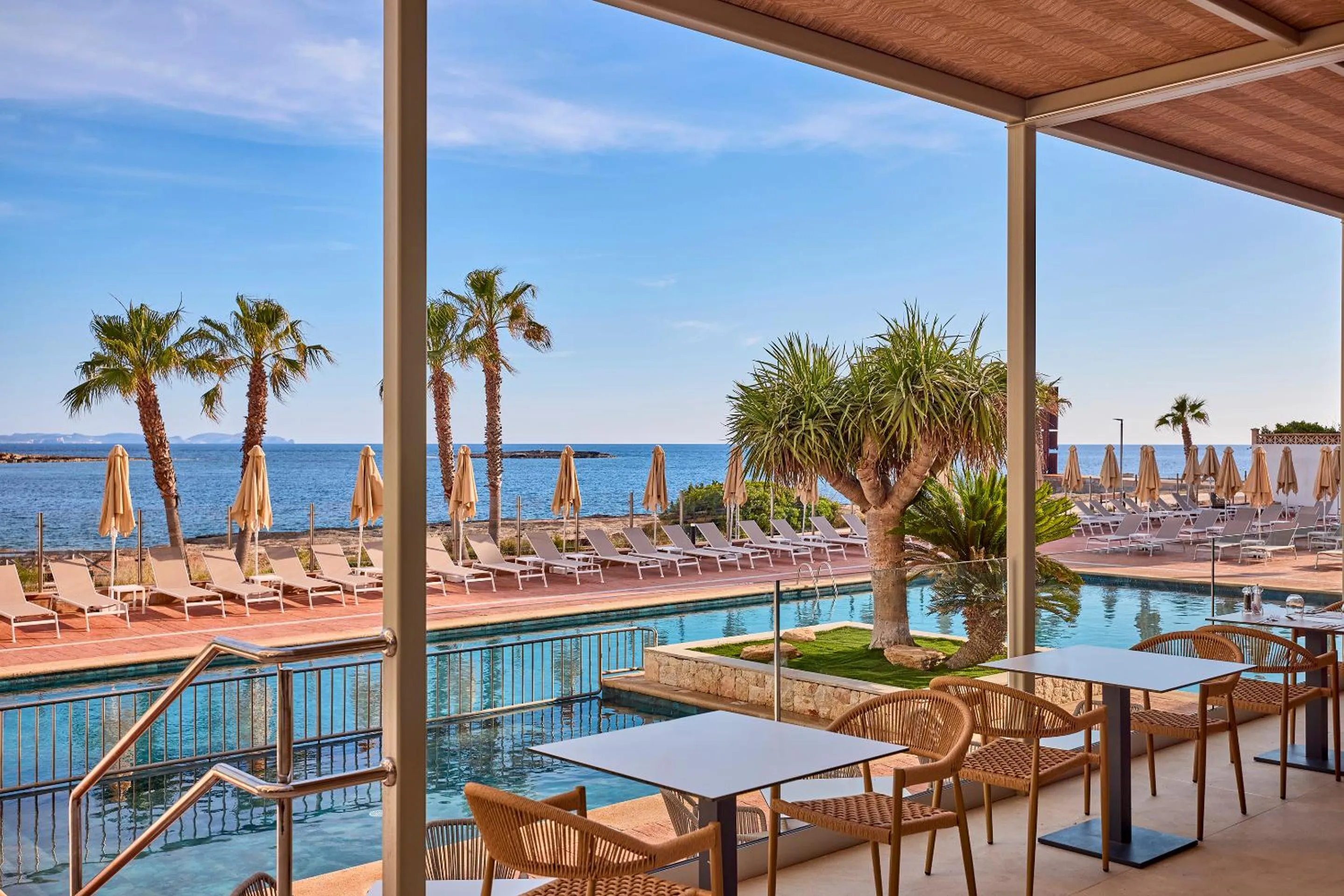 Restaurant/places to eat in Universal Hotel Romantica