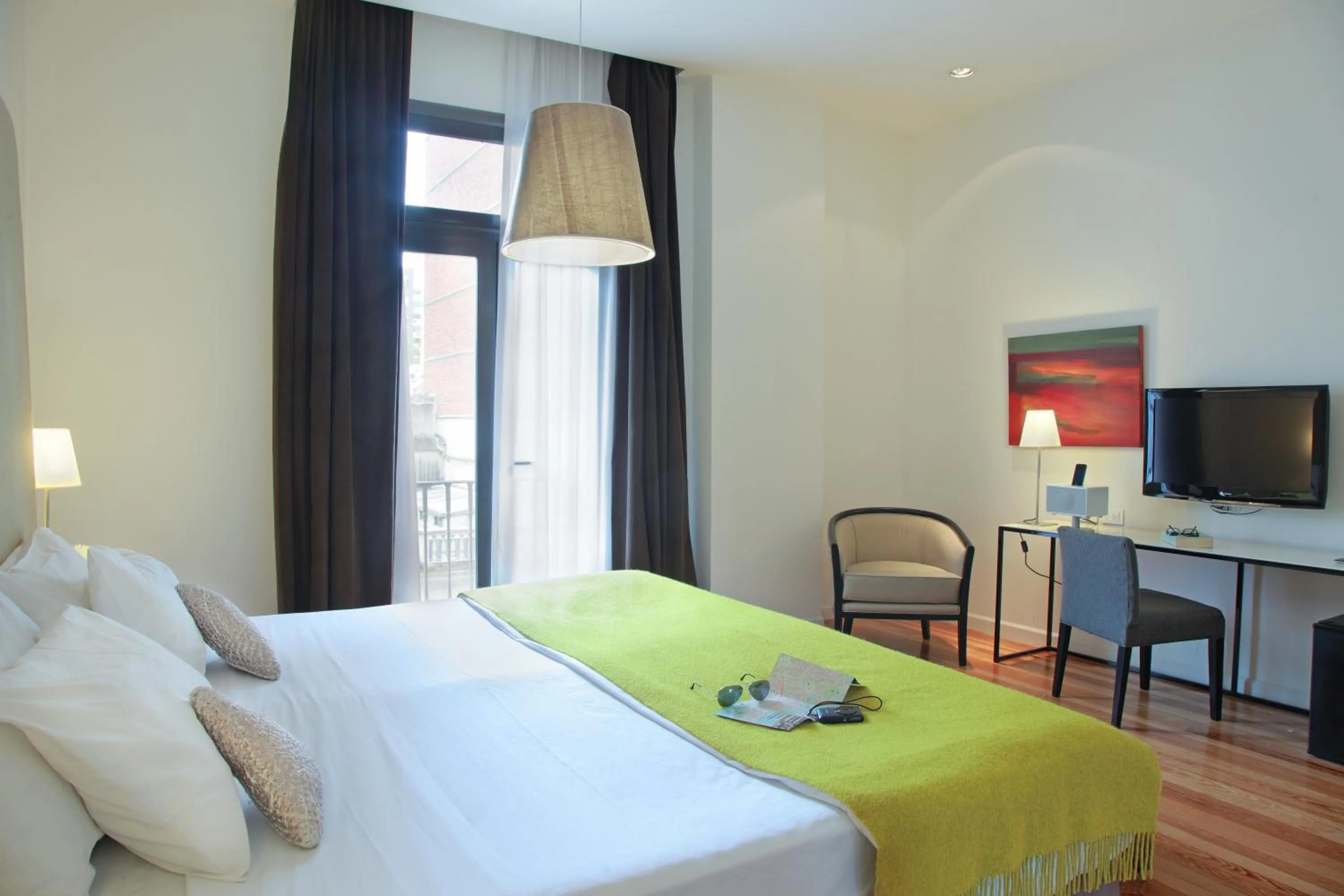 Photo of the whole room, Bed in Esplendor by Wyndham Montevideo Cervantes