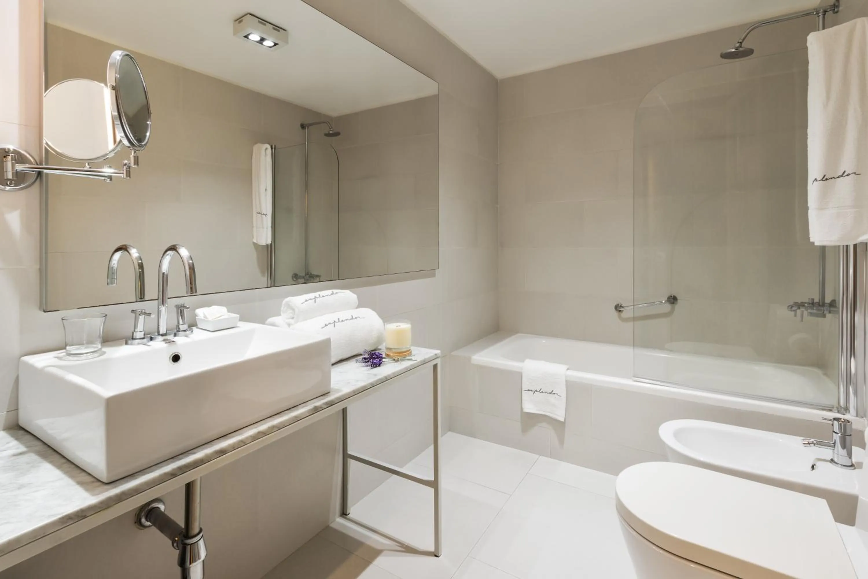 Bathroom in Esplendor by Wyndham Montevideo Cervantes