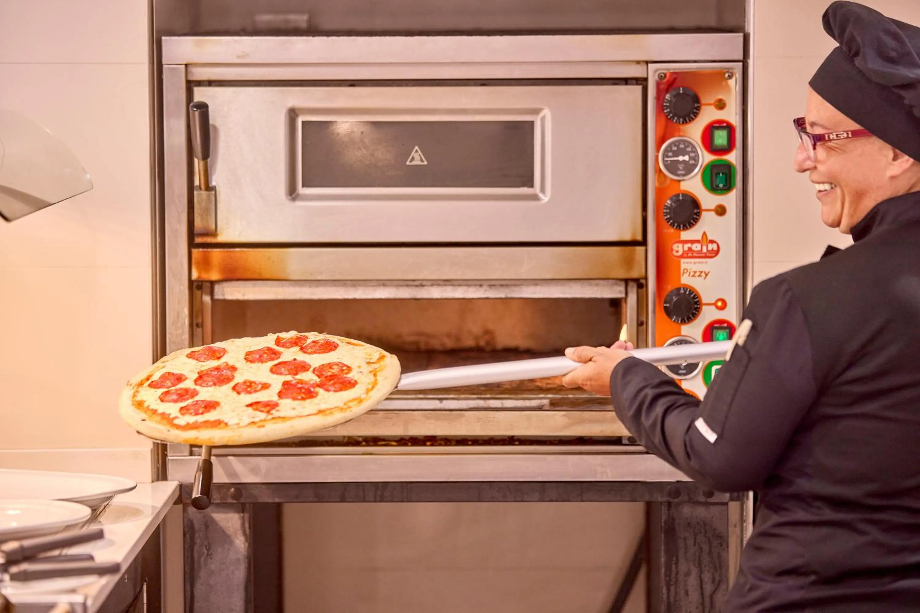 Restaurant/places to eat in Universal Hotel Perla