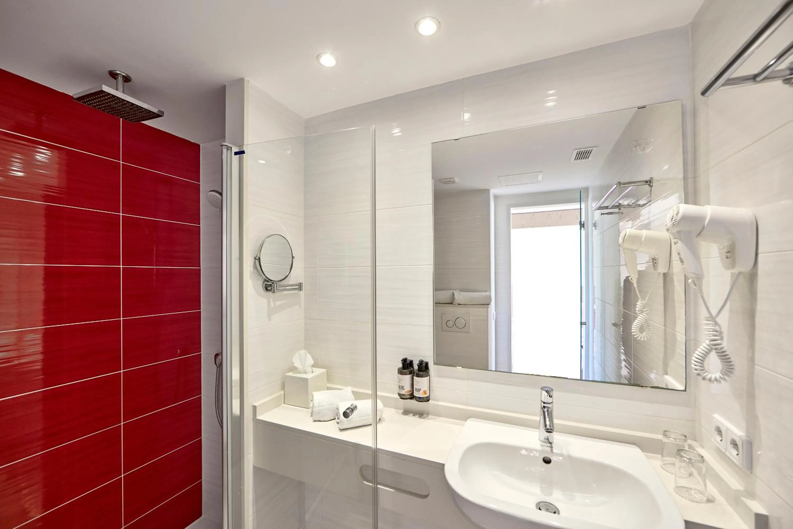 Bathroom in Universal Hotel Perla