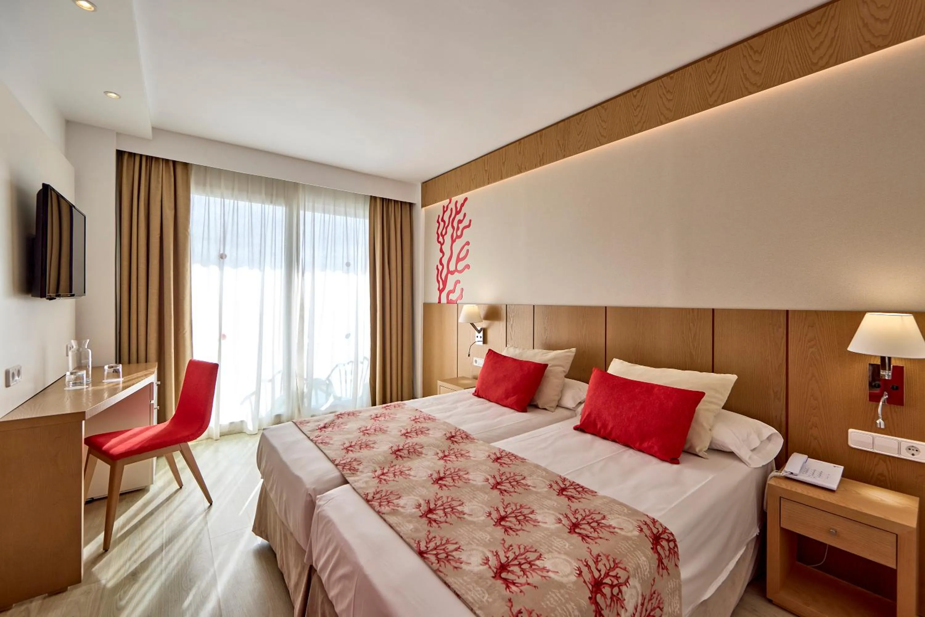 Photo of the whole room, Bed in Universal Hotel Perla