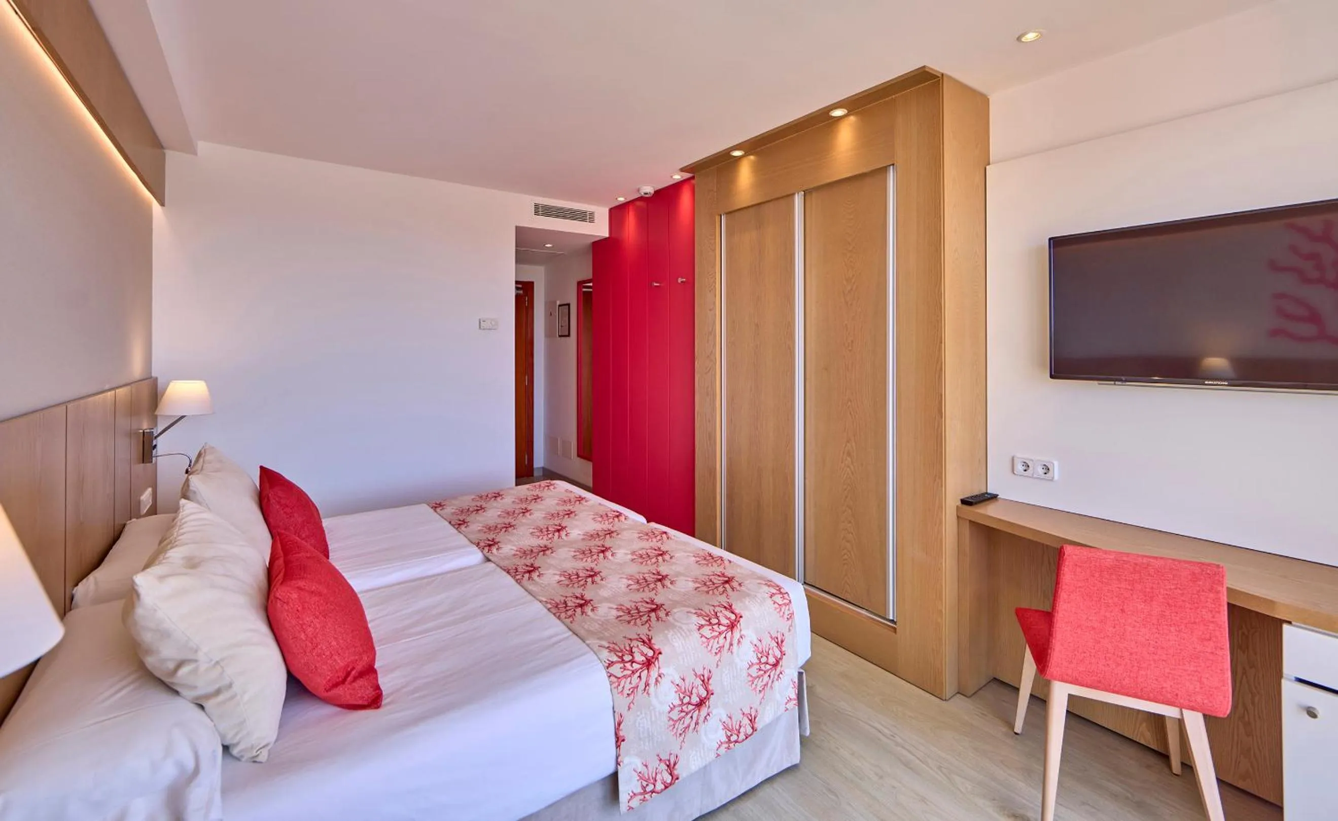 Bed in Universal Hotel Perla