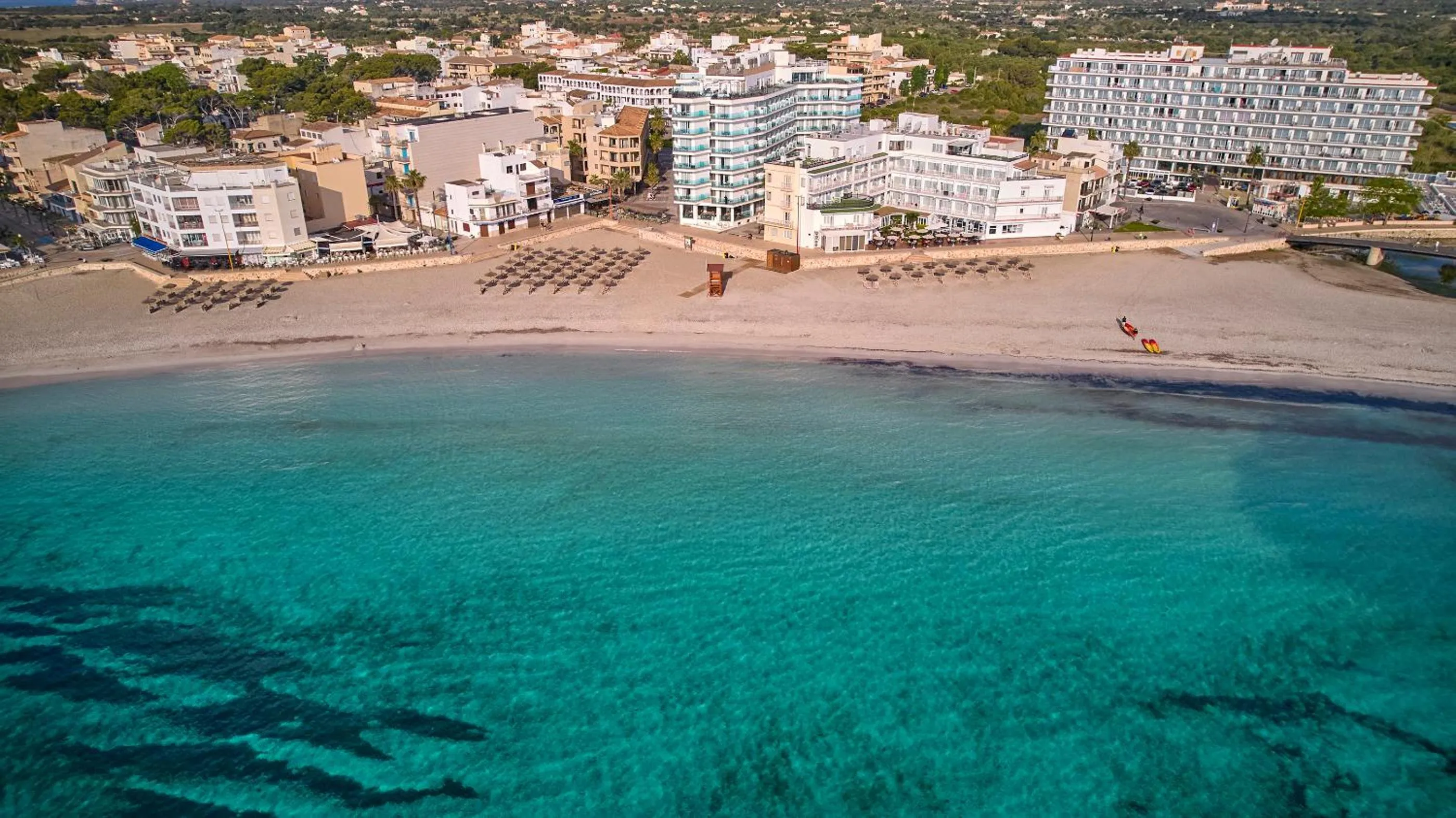 Beach in Universal Hotel Perla
