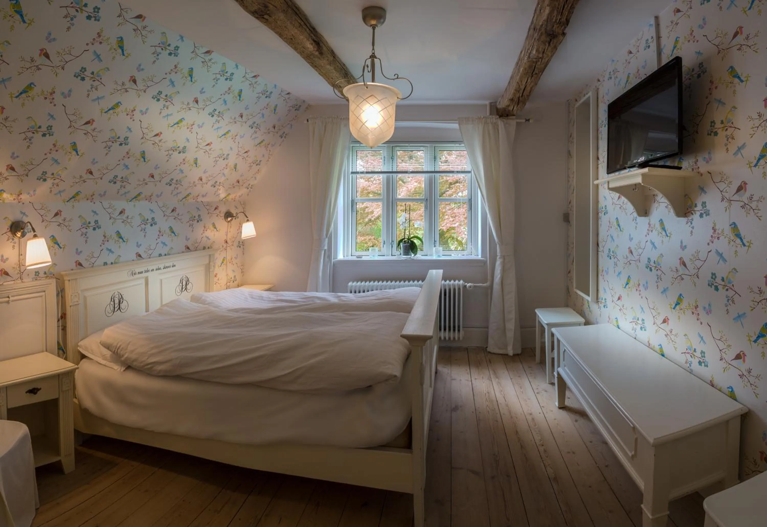 Photo of the whole room, Bed in Jungshoved Præstegård B&B