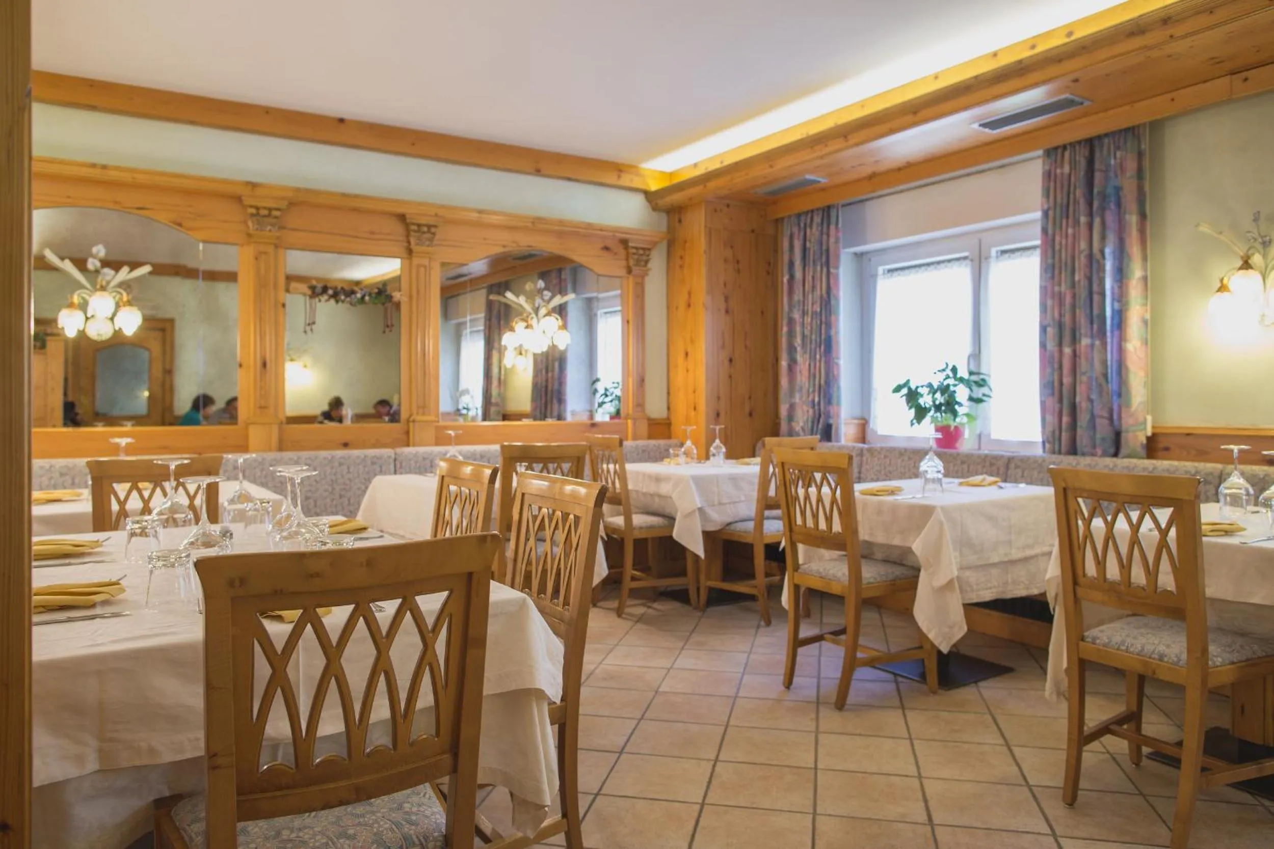 Restaurant/places to eat in Hotel Centrale