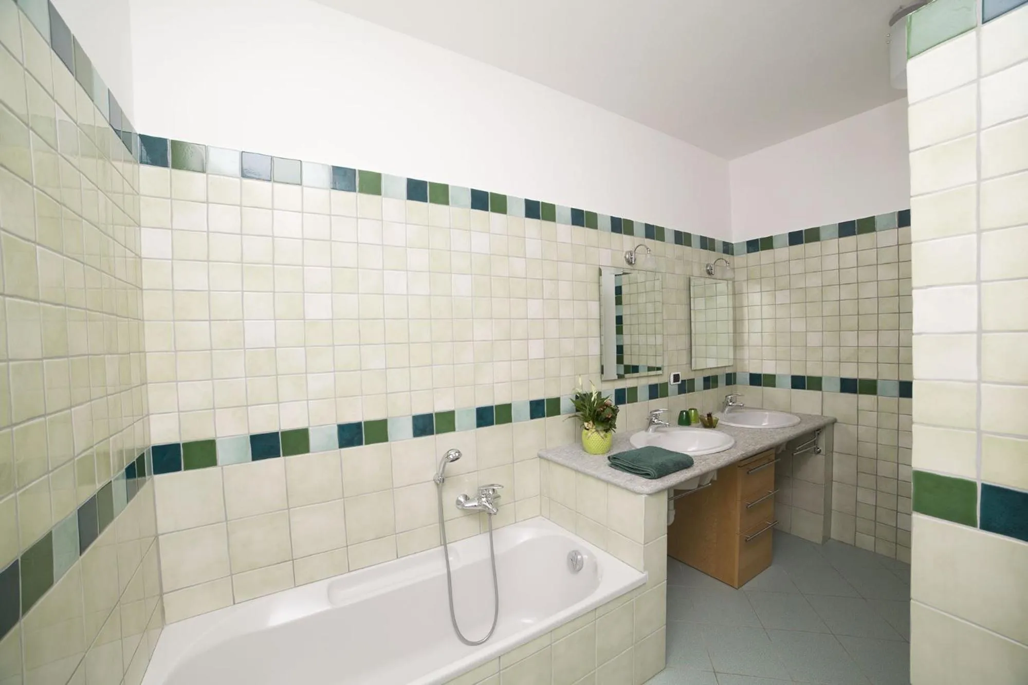 Shower in B&B La Frola