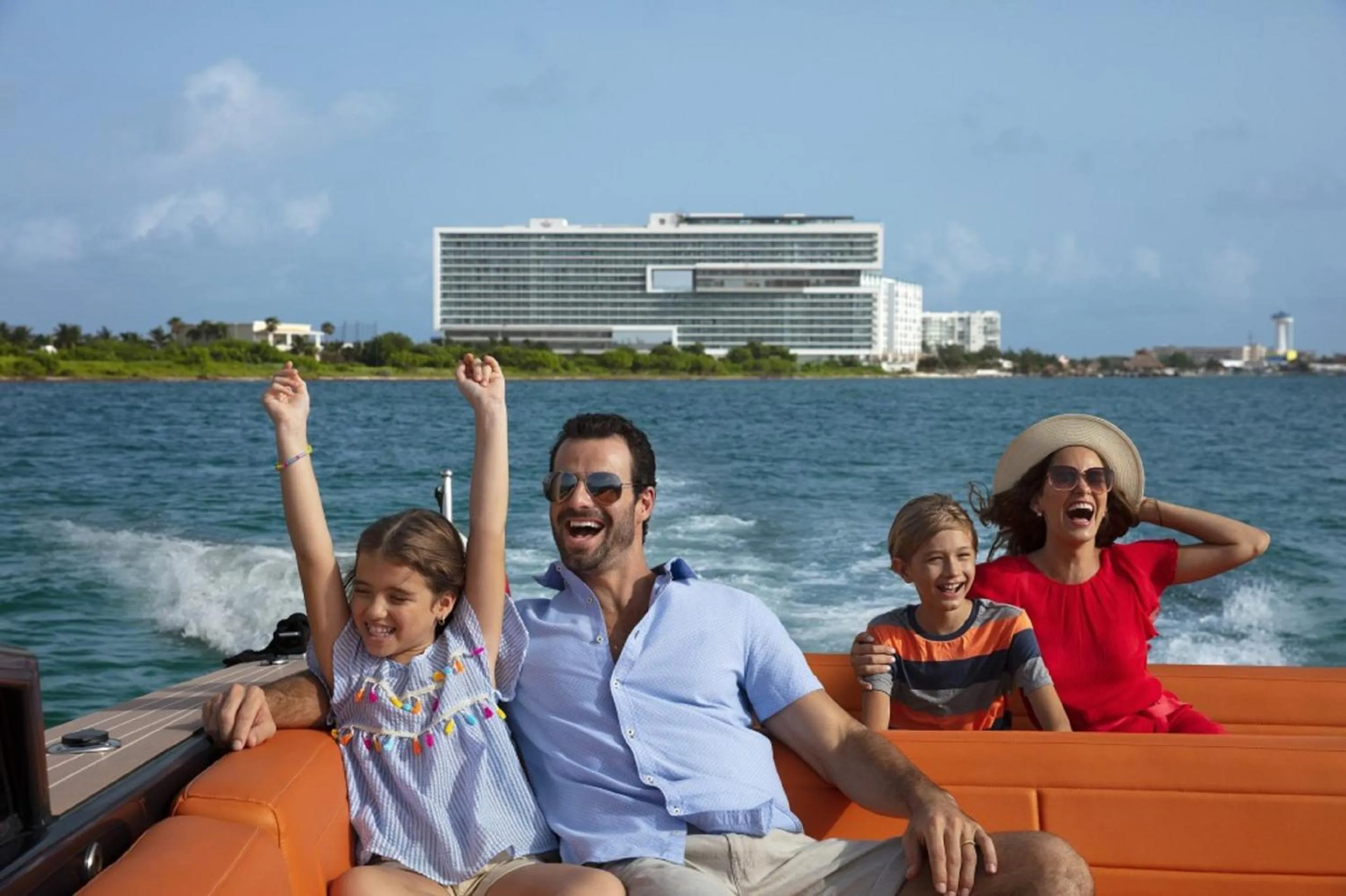 Evening entertainment in Dreams Vista Cancun Golf & Spa Resort - All Inclusive