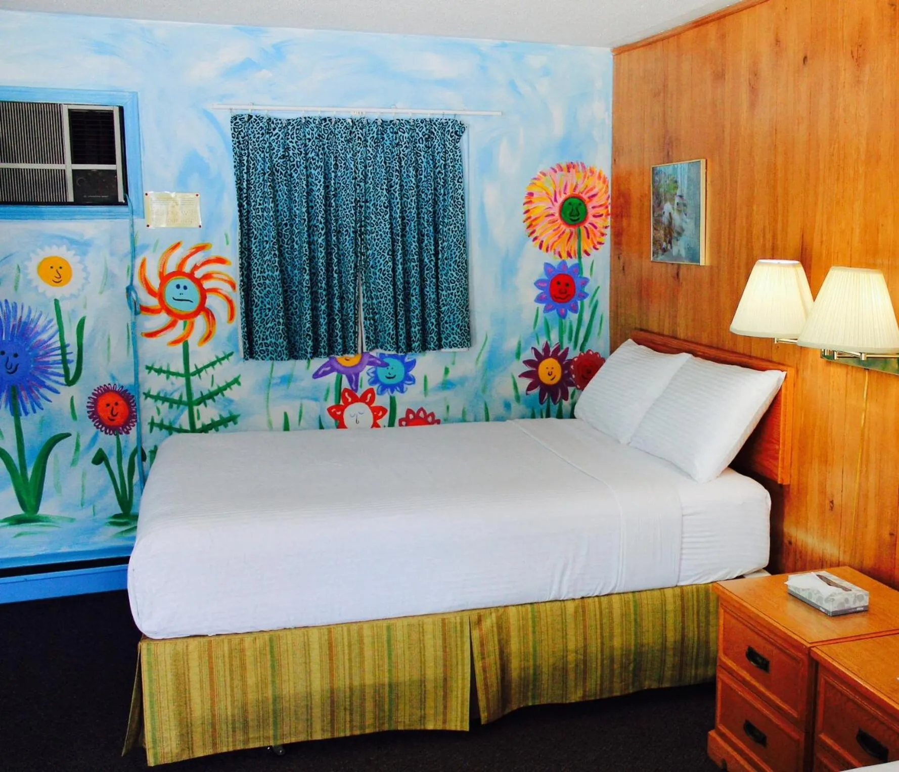 Bed in Algonquin Motel