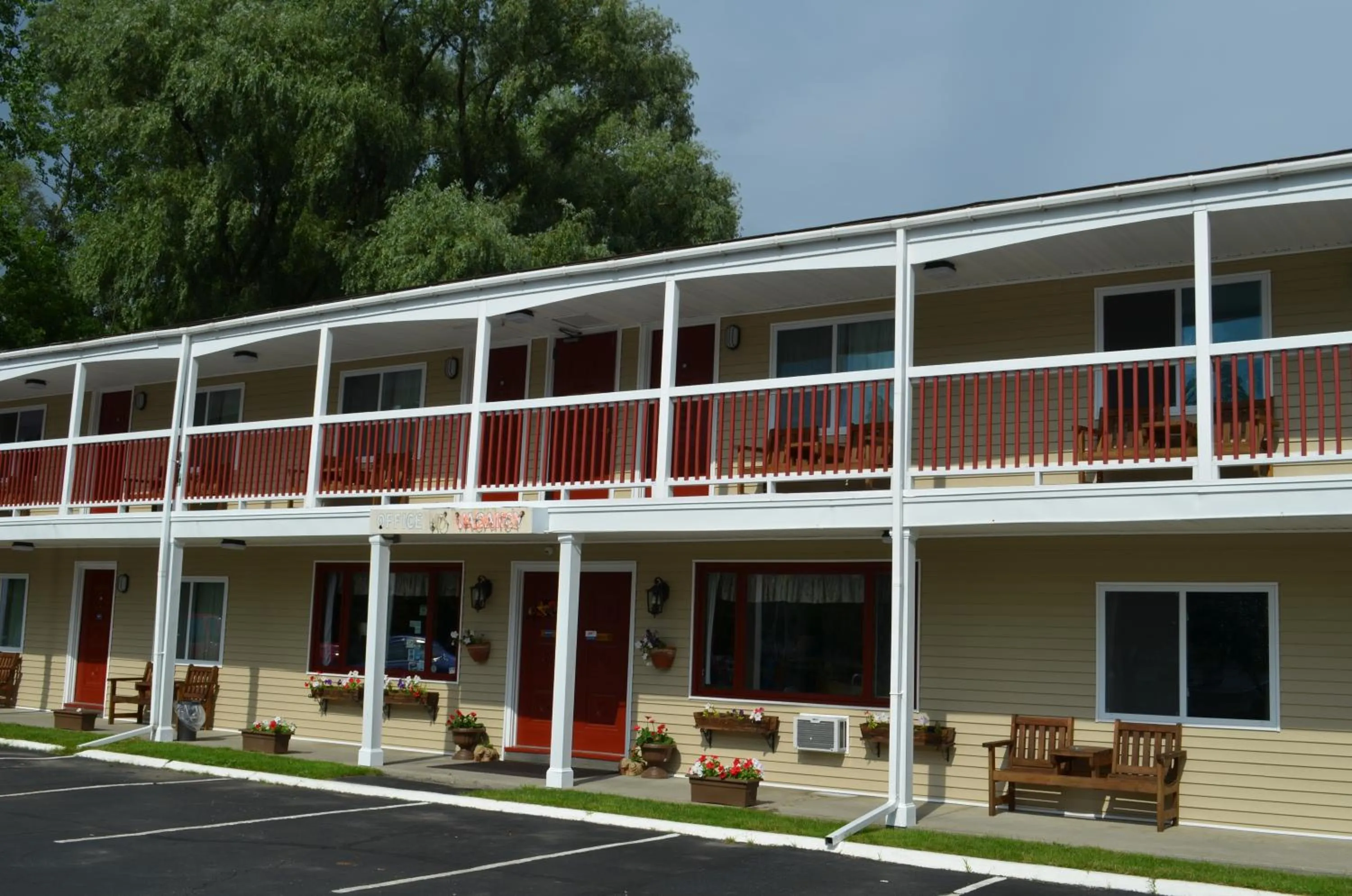 Facade/entrance in Cozy Corner Motel