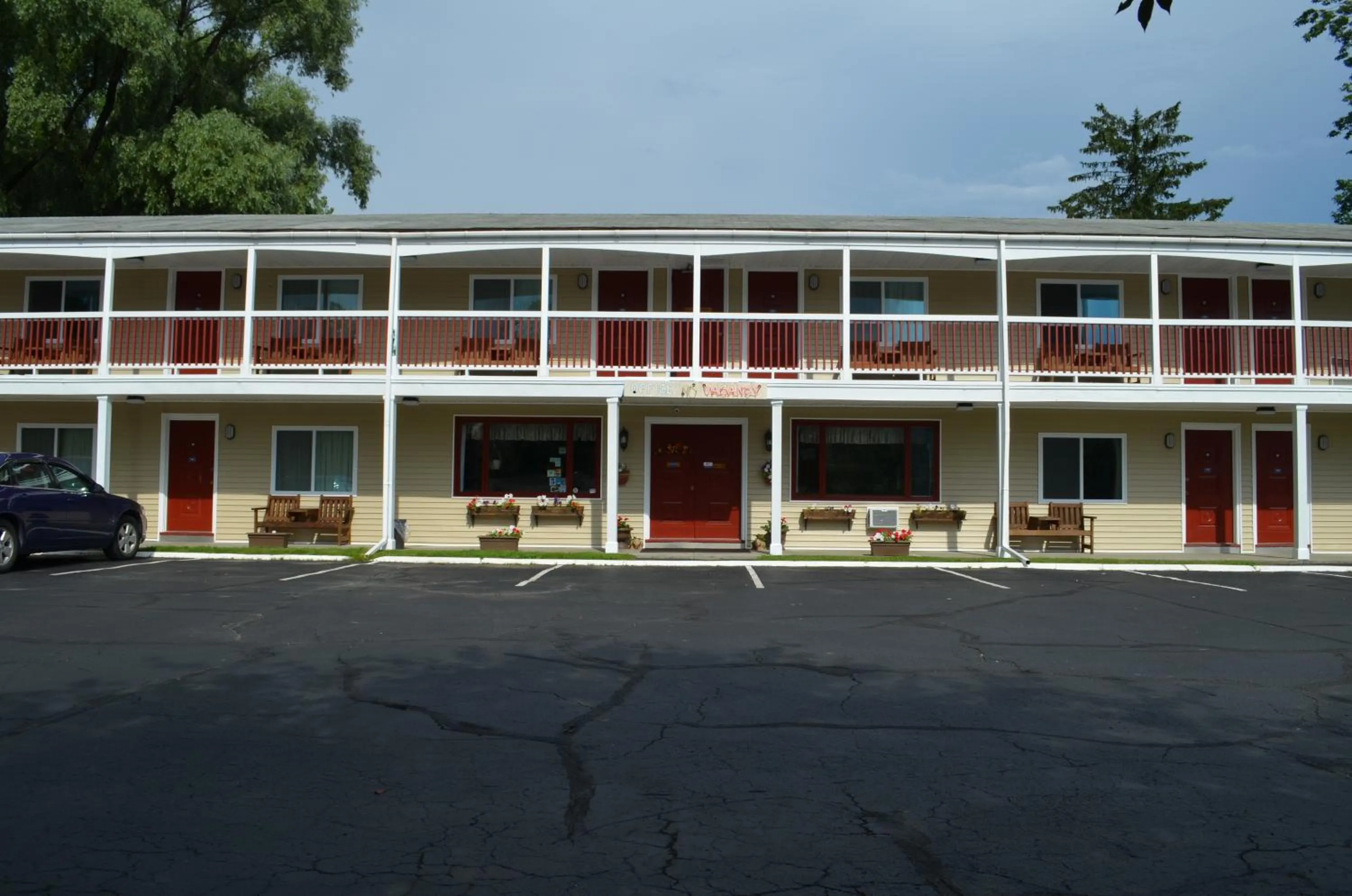 Facade/entrance in Cozy Corner Motel