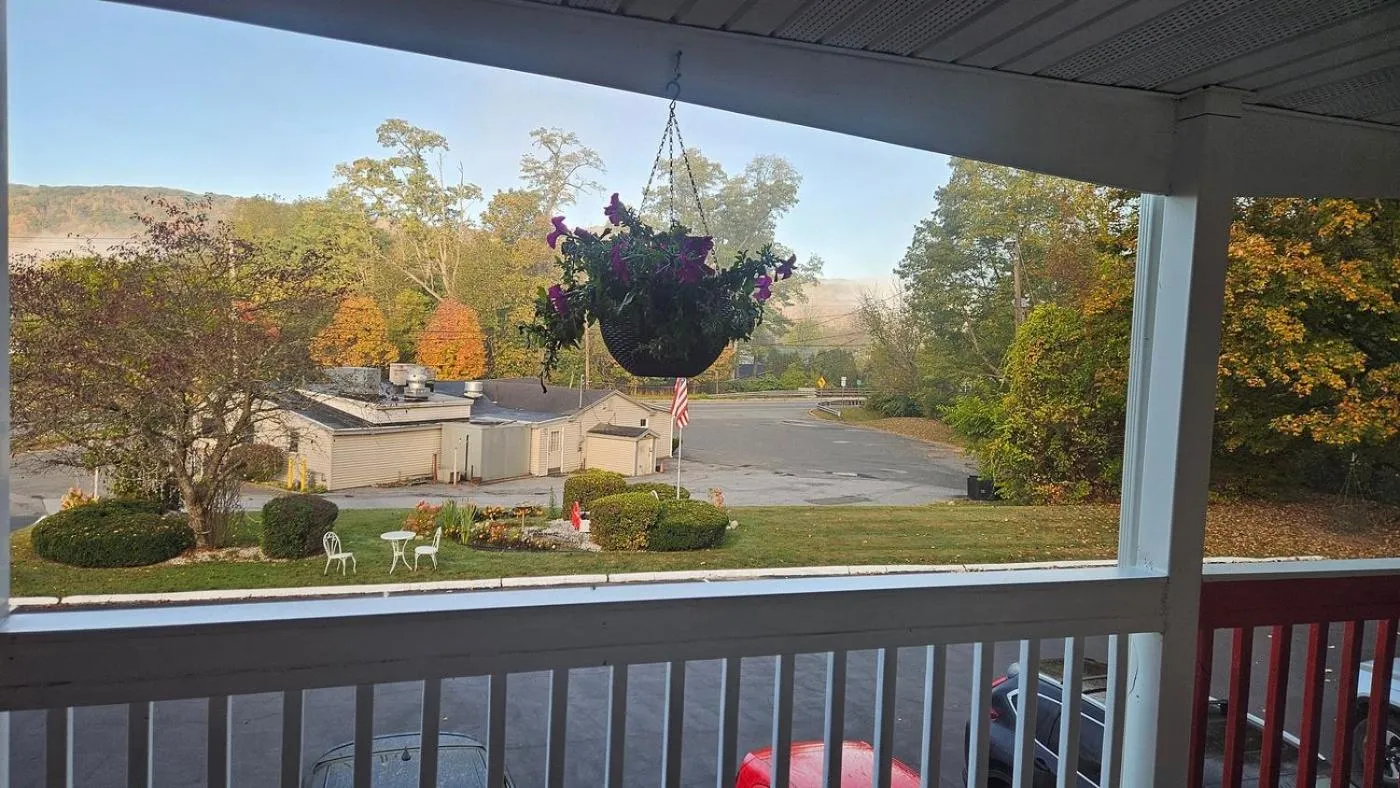 Restaurant/places to eat in Cozy Corner Motel