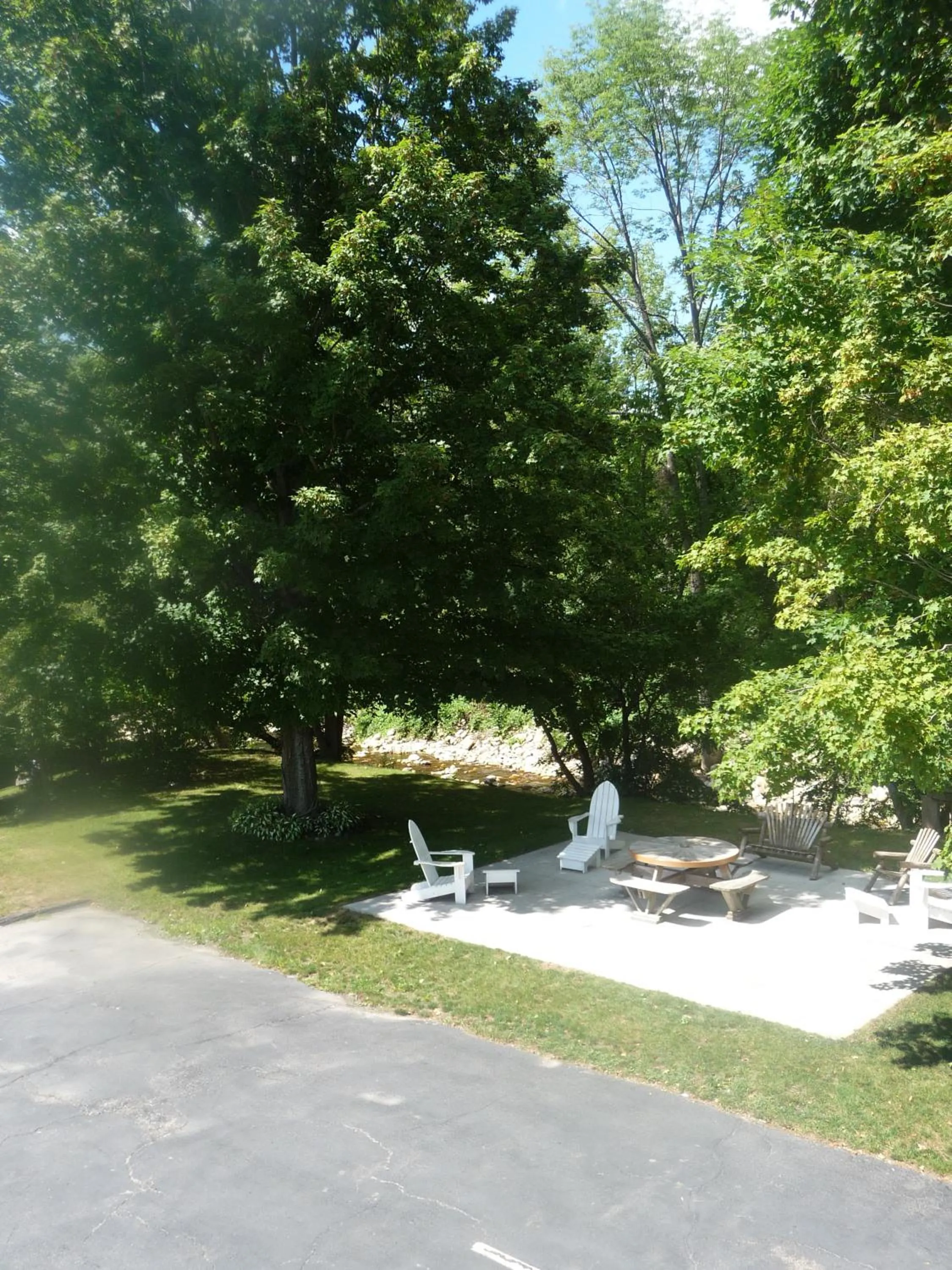 Area and facilities in Cozy Corner Motel