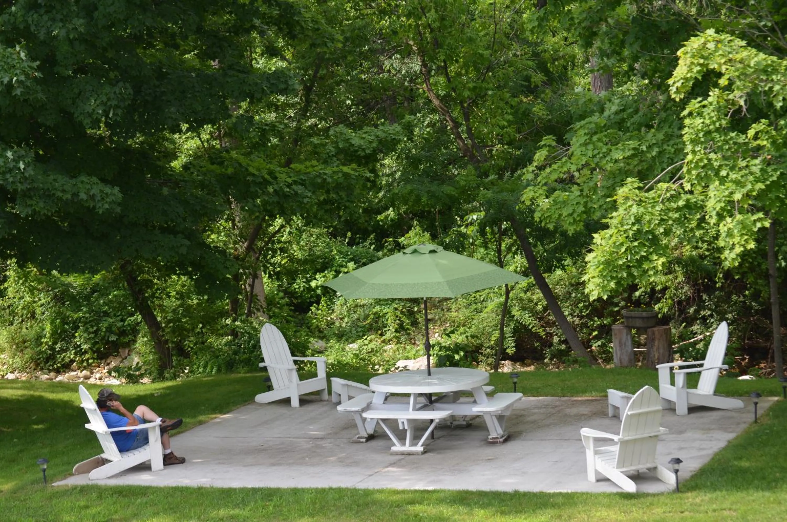 Area and facilities in Cozy Corner Motel