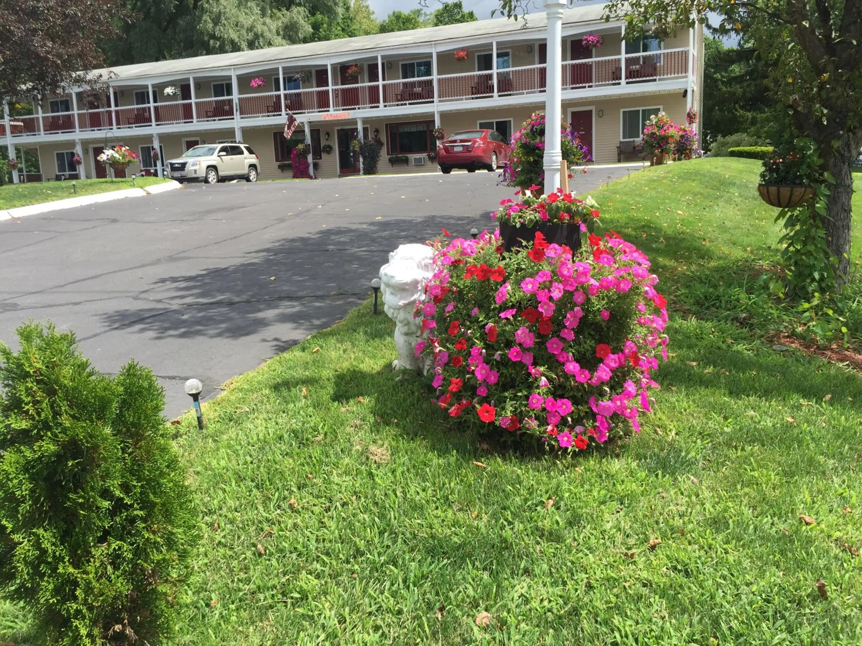 Facade/entrance in Cozy Corner Motel