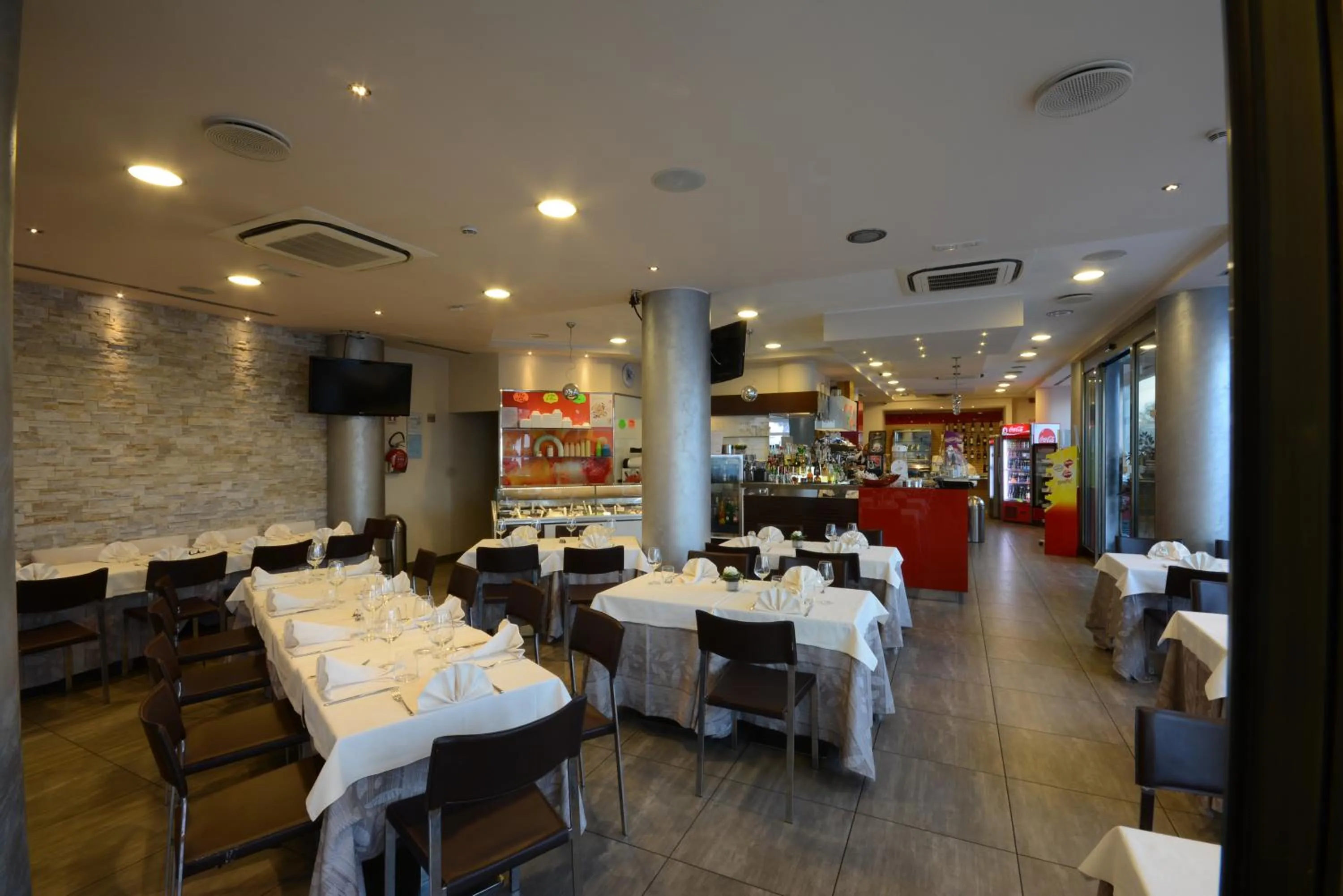 Restaurant/places to eat in Kiara Residence