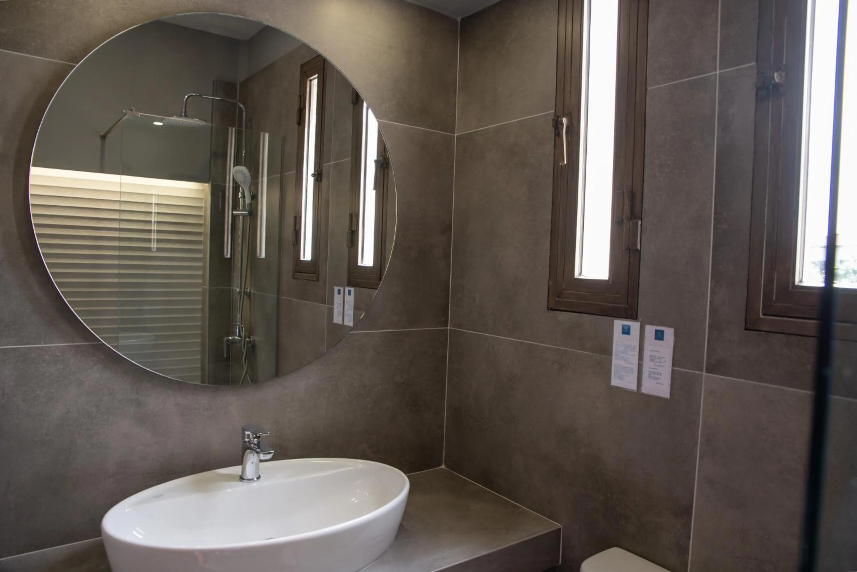 Shower in Hotel Cleopatra