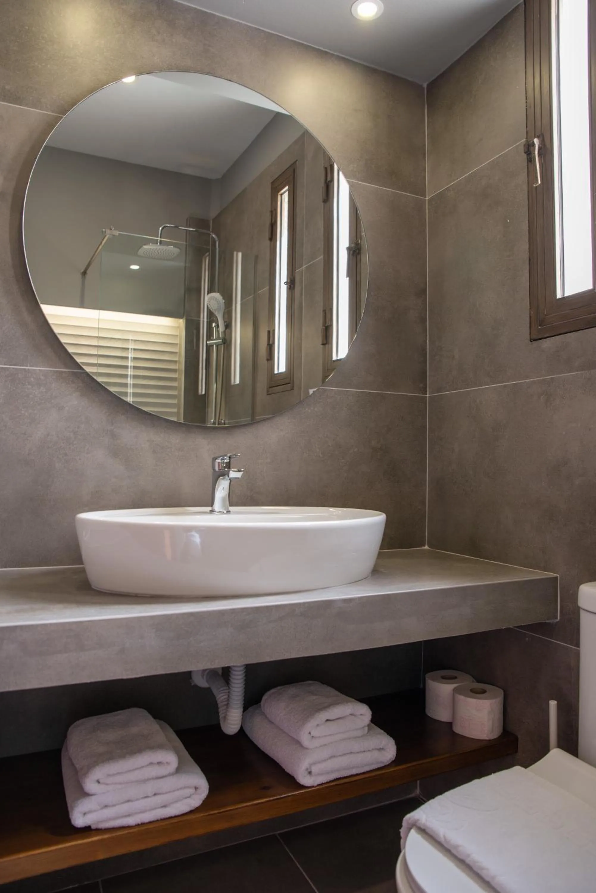 Shower in Hotel Cleopatra