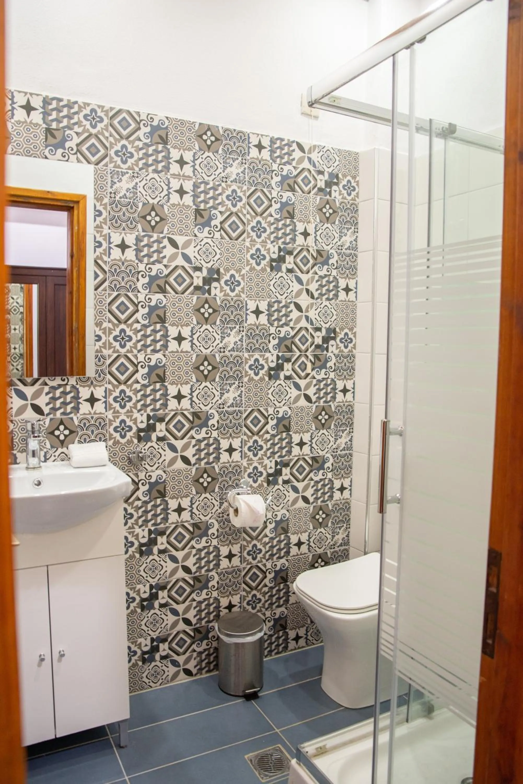 Shower in Hotel Cleopatra