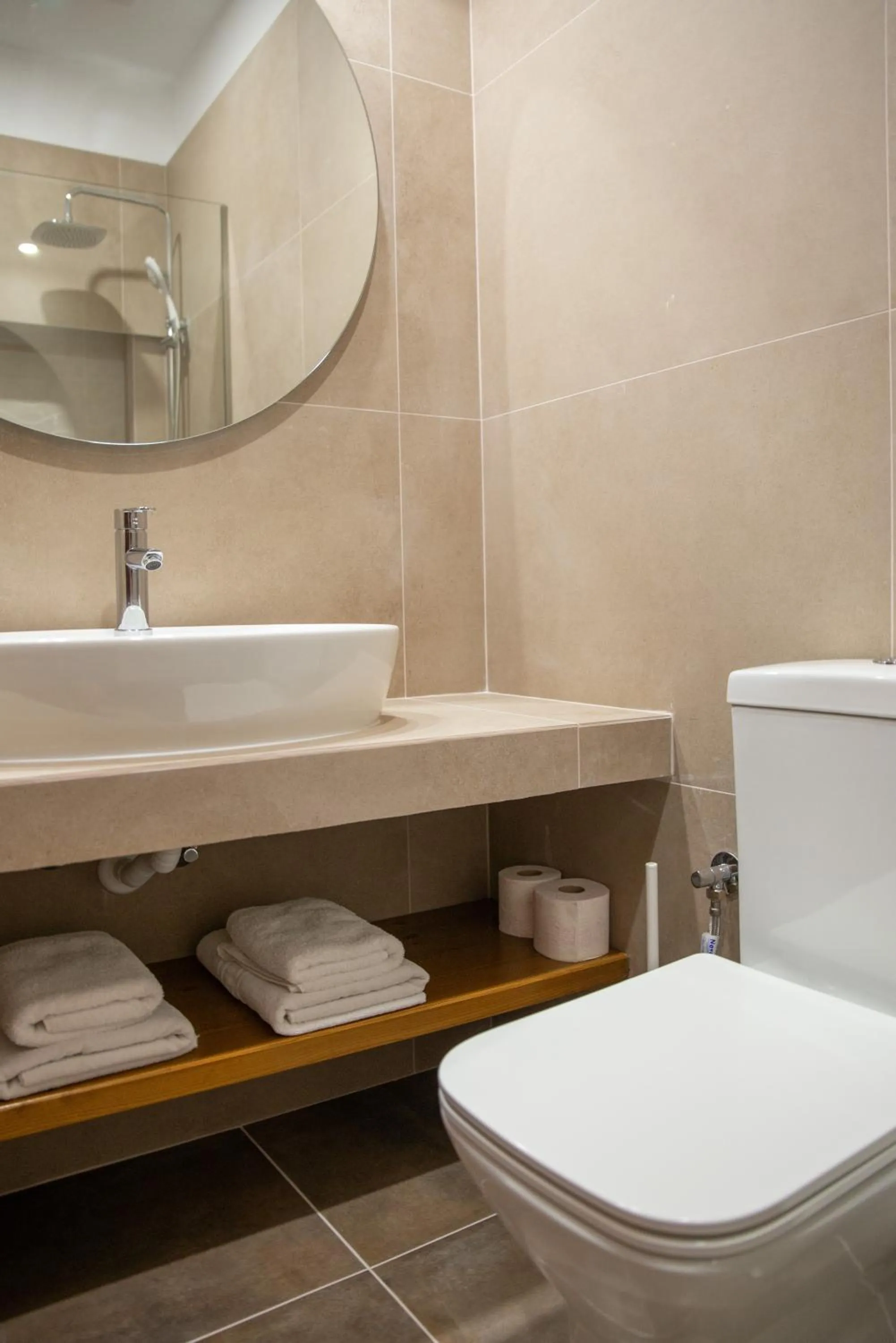 Shower in Hotel Cleopatra